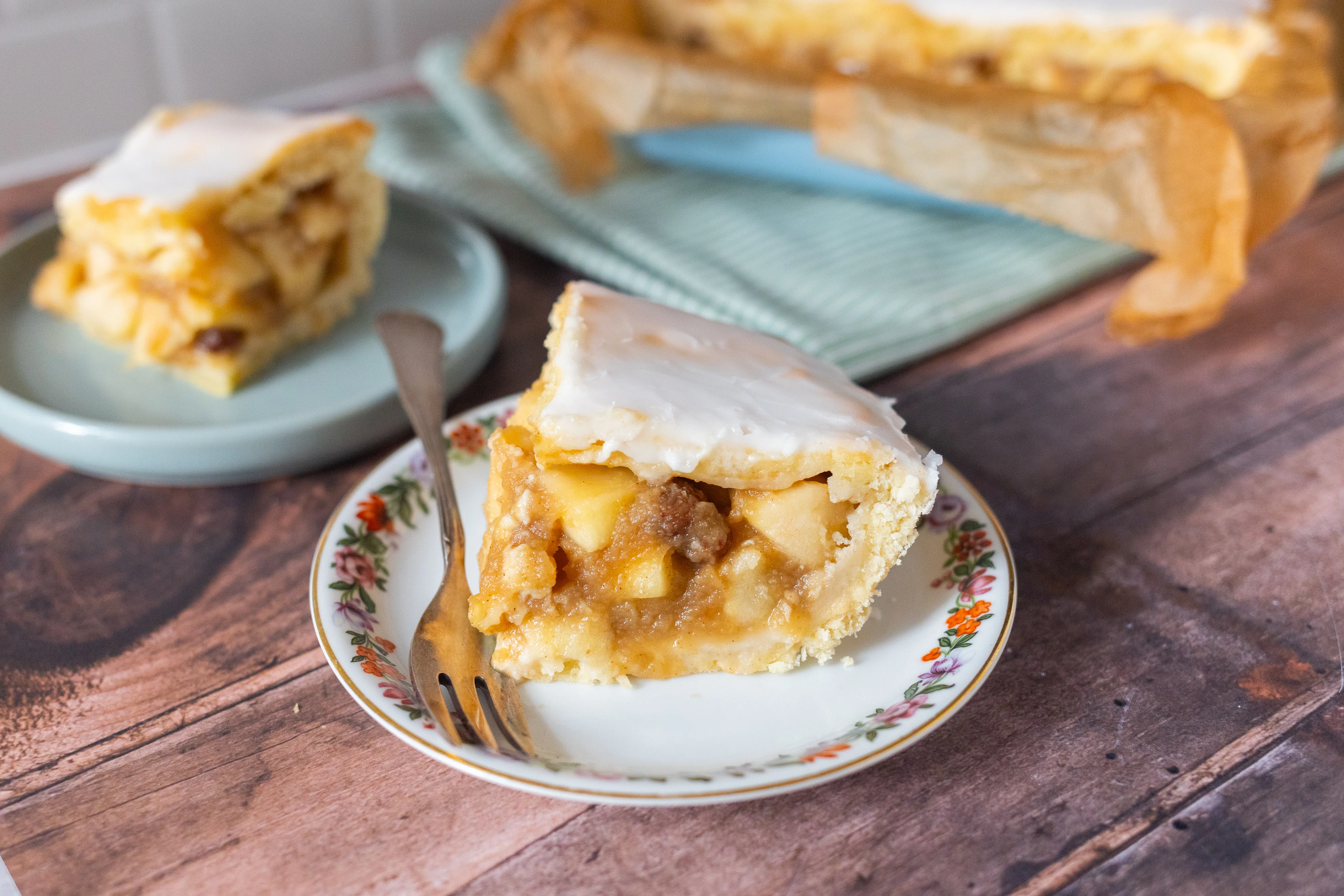 R214 Gedeckter Apfelkuchen