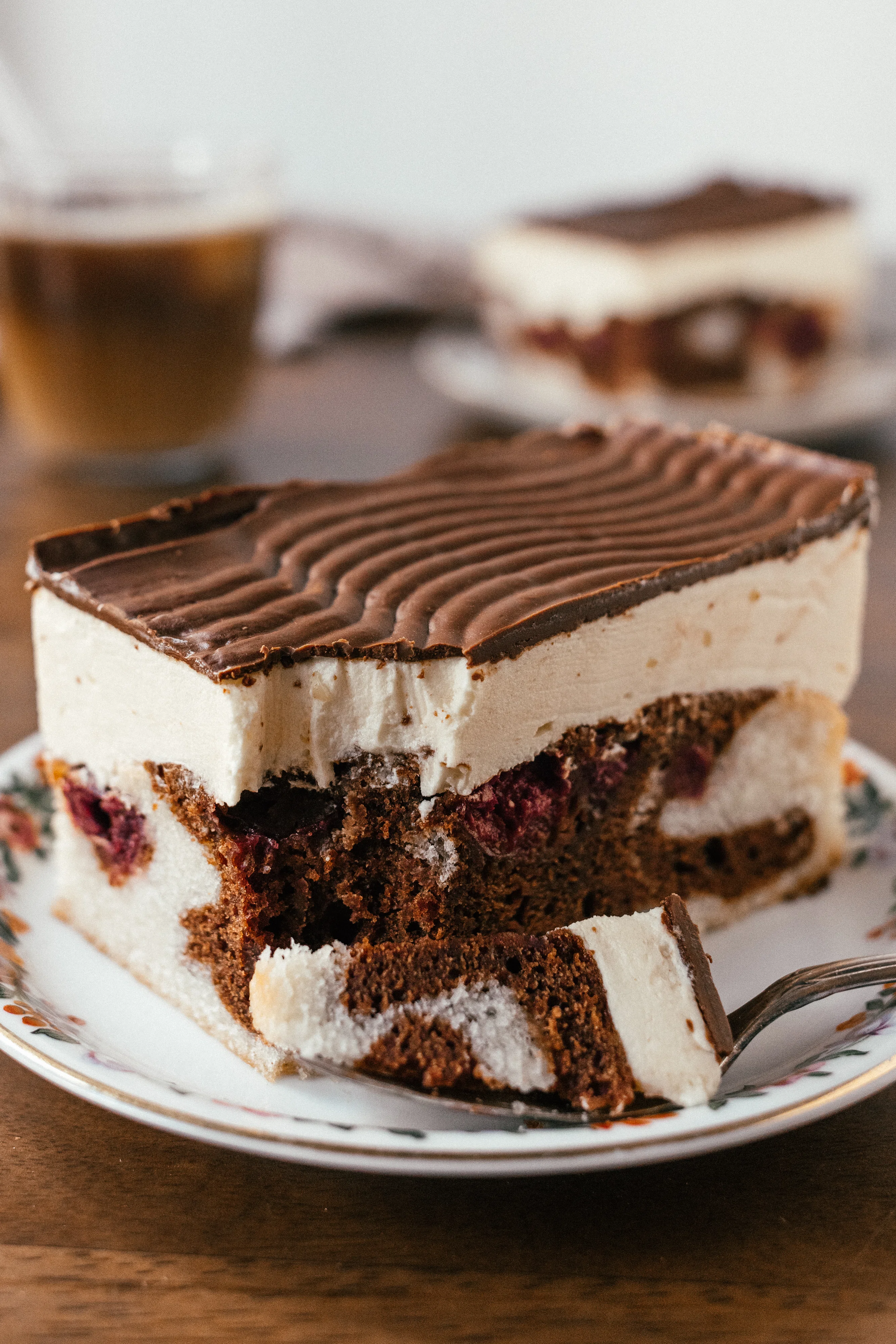 R296 Vegan “Donauwelle“ (chocolate-covered cake with vanilla pudding and sour cherries)