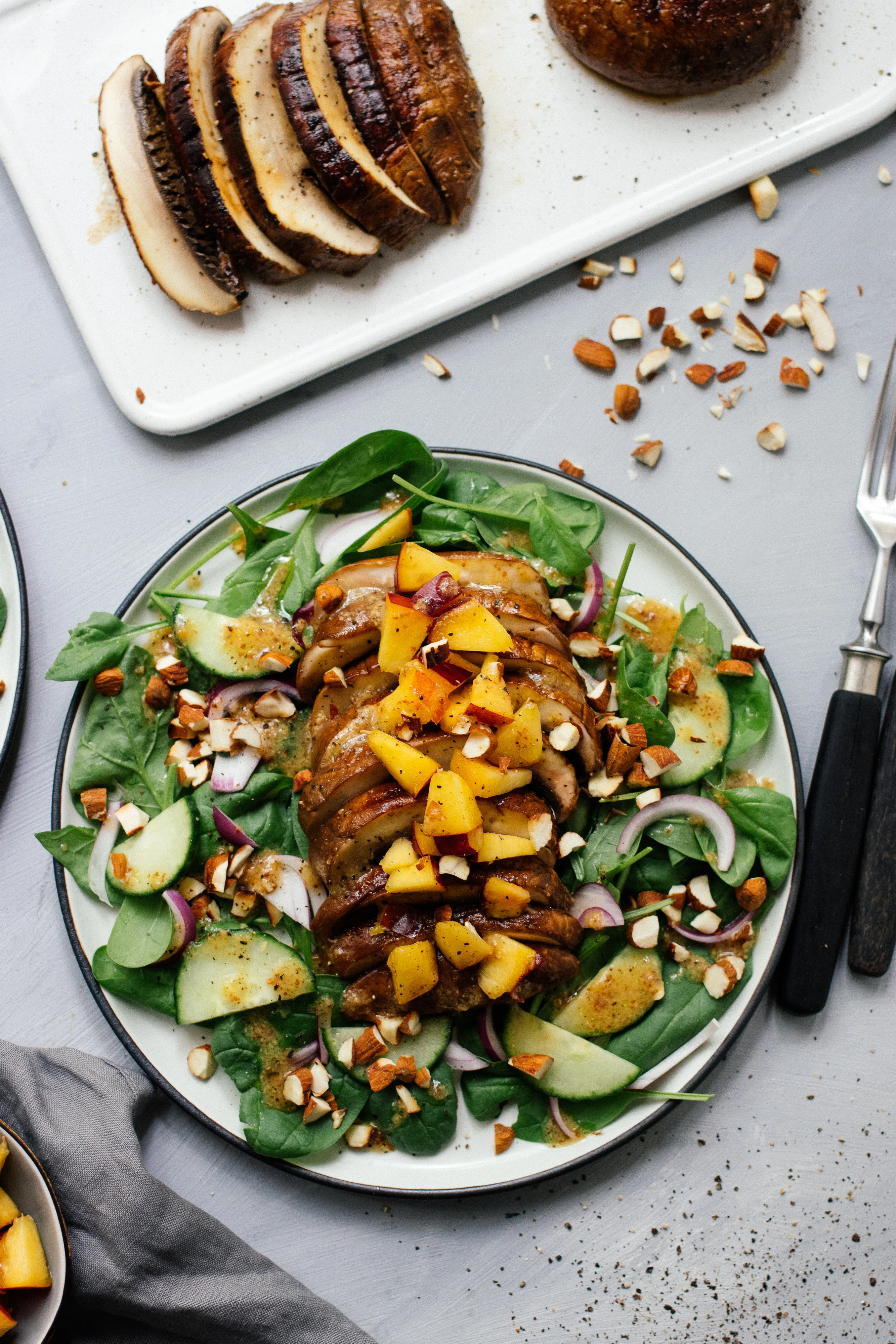 R415 Summer salad with nectarine & portobello steak