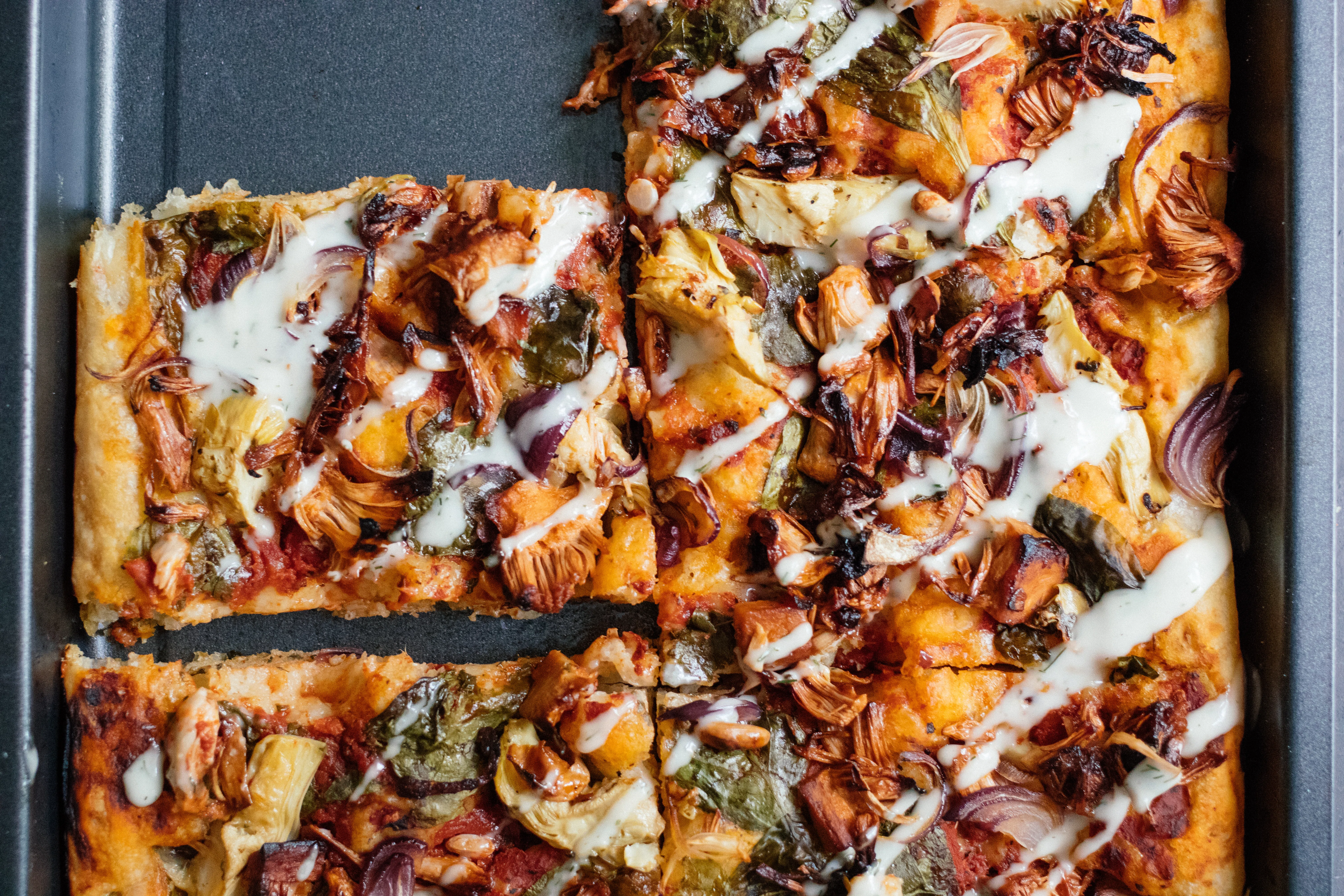 R412 Vegane BBQ-Pizza vom Blech