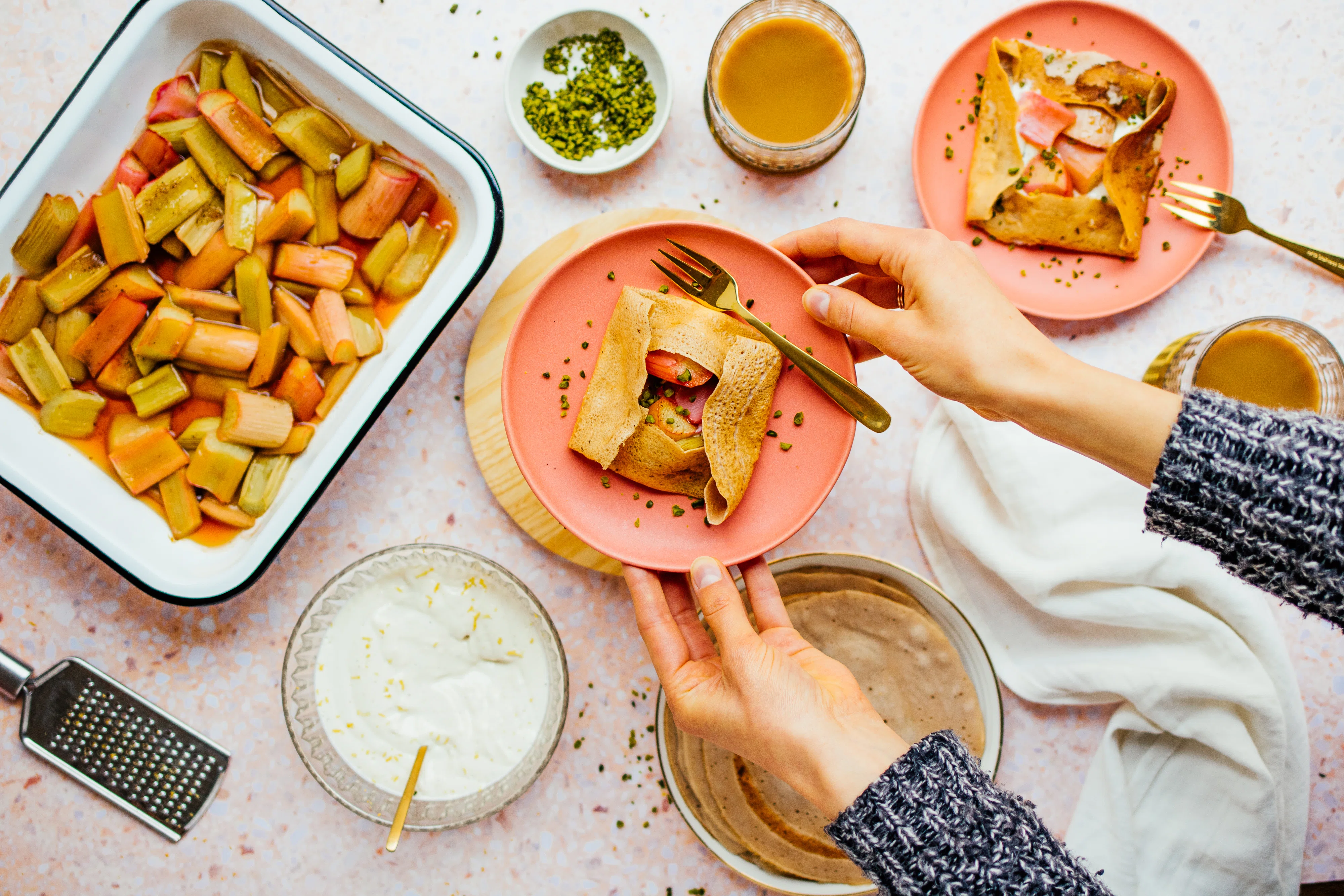 Vegane Buchweizen-Galette mit Rhabarber