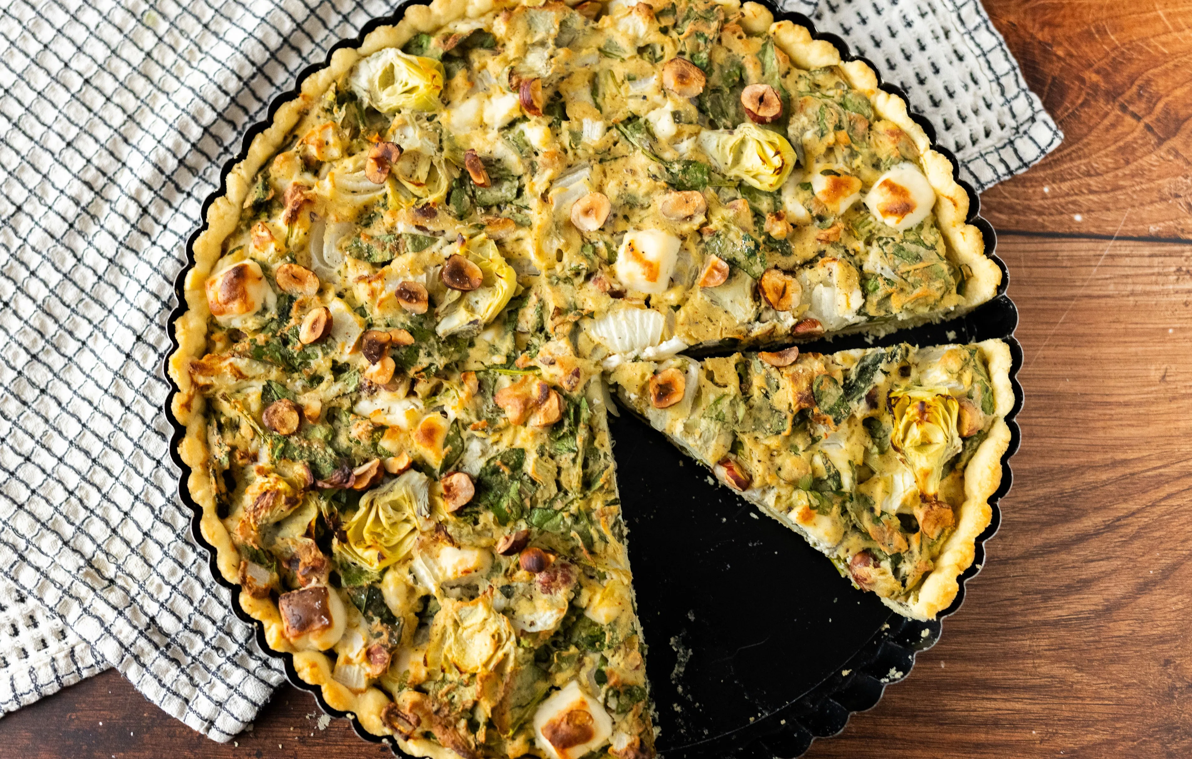 Vegan Quiche with ”Feta Cheese”, Spinach and Artichokes