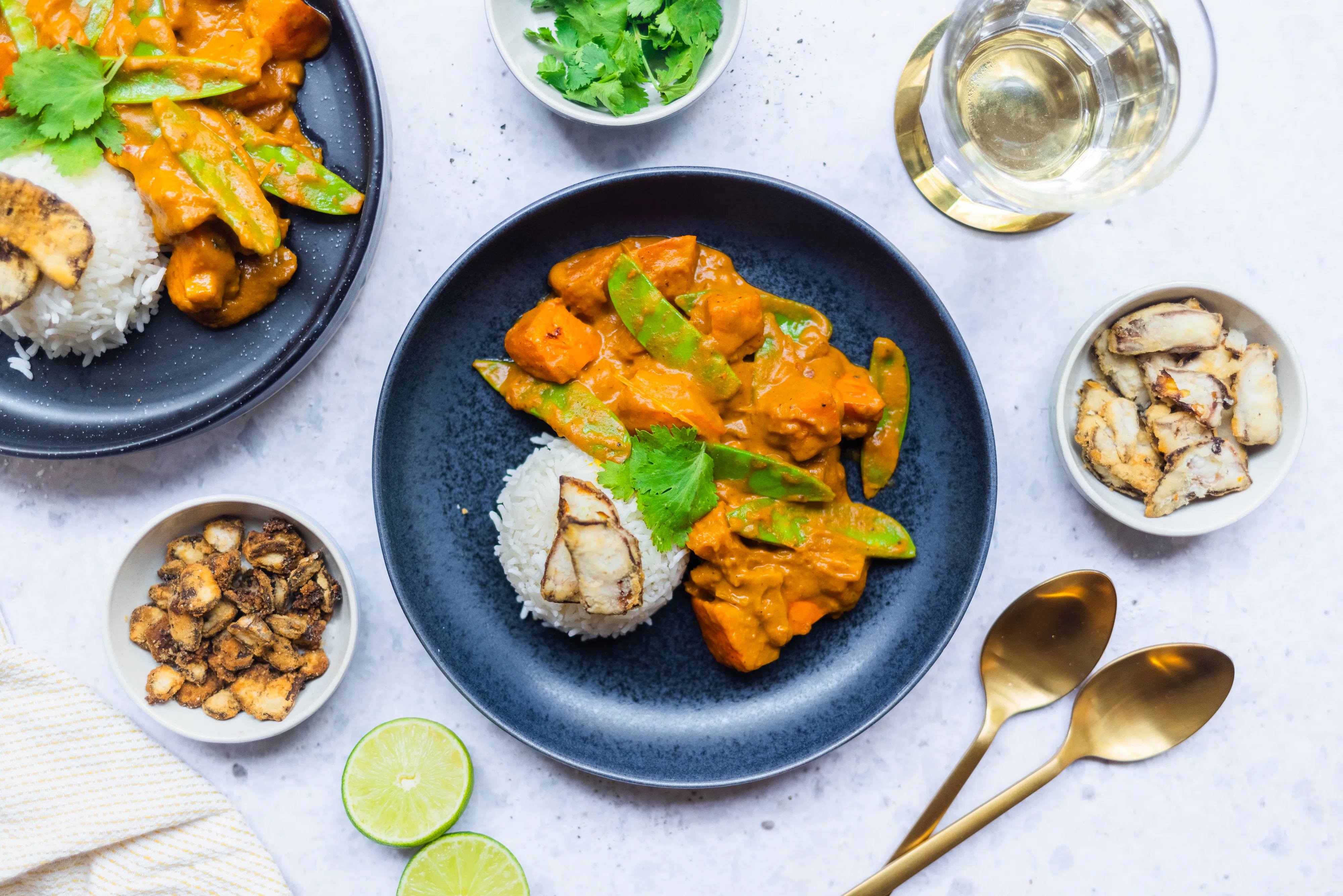 Veganes Kürbiscurry mit Ingwerchips