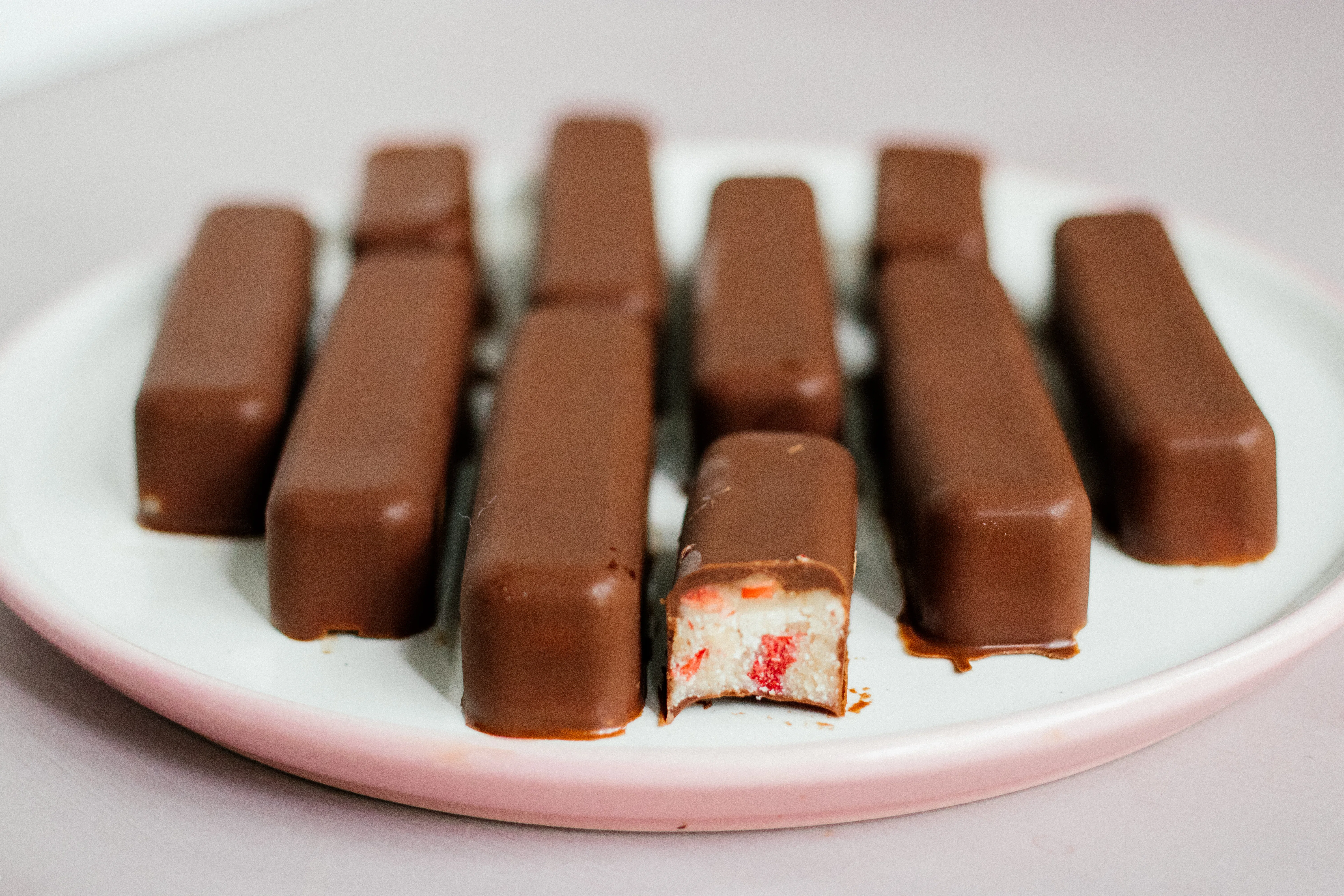 Vegan “Yogurette“ (Strawberry Chocolate Bars)