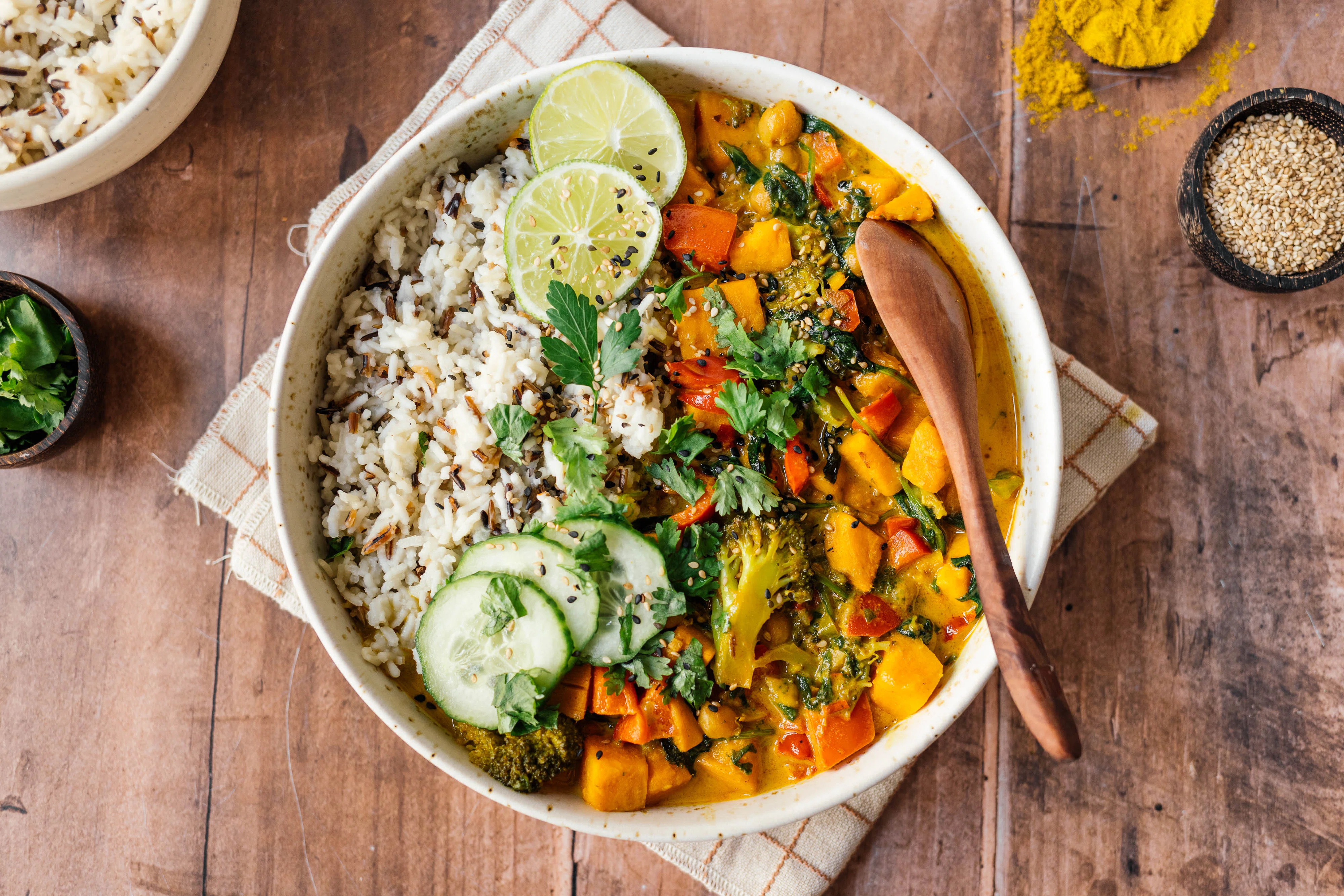 Einfaches, veganes Gemüsecurry mit Reis