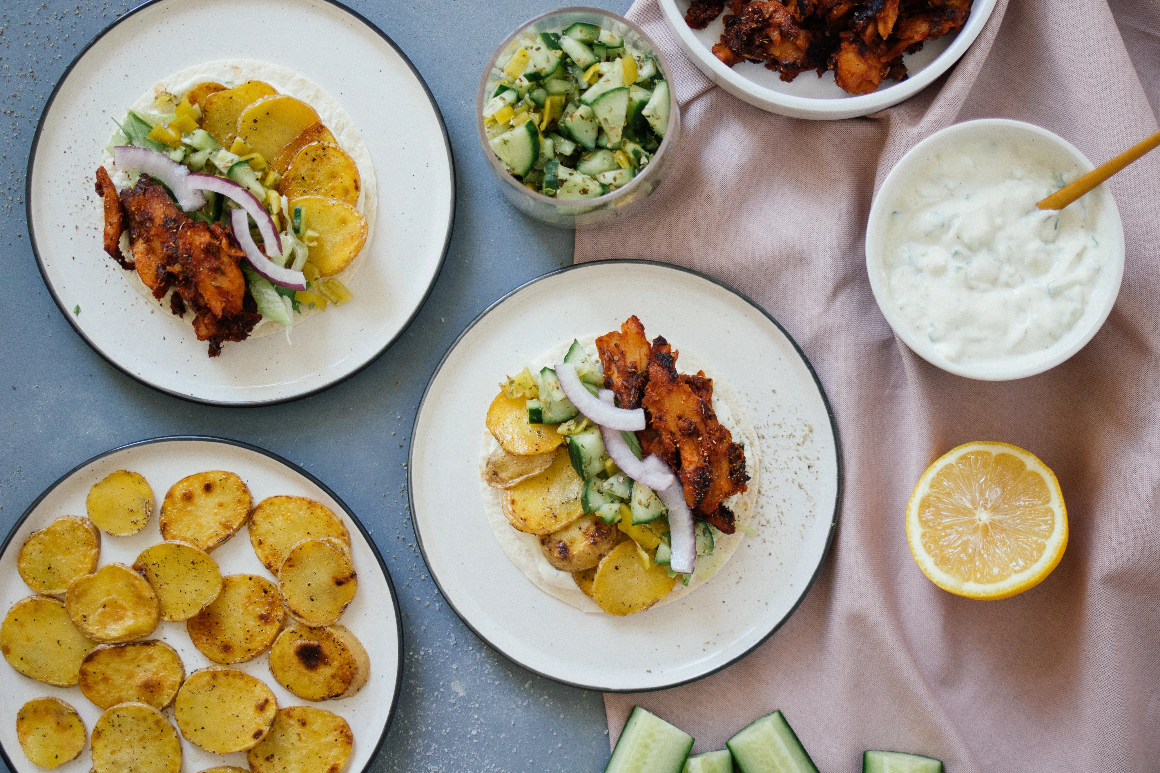 Veganer Gyros Taco mit Tzatziki