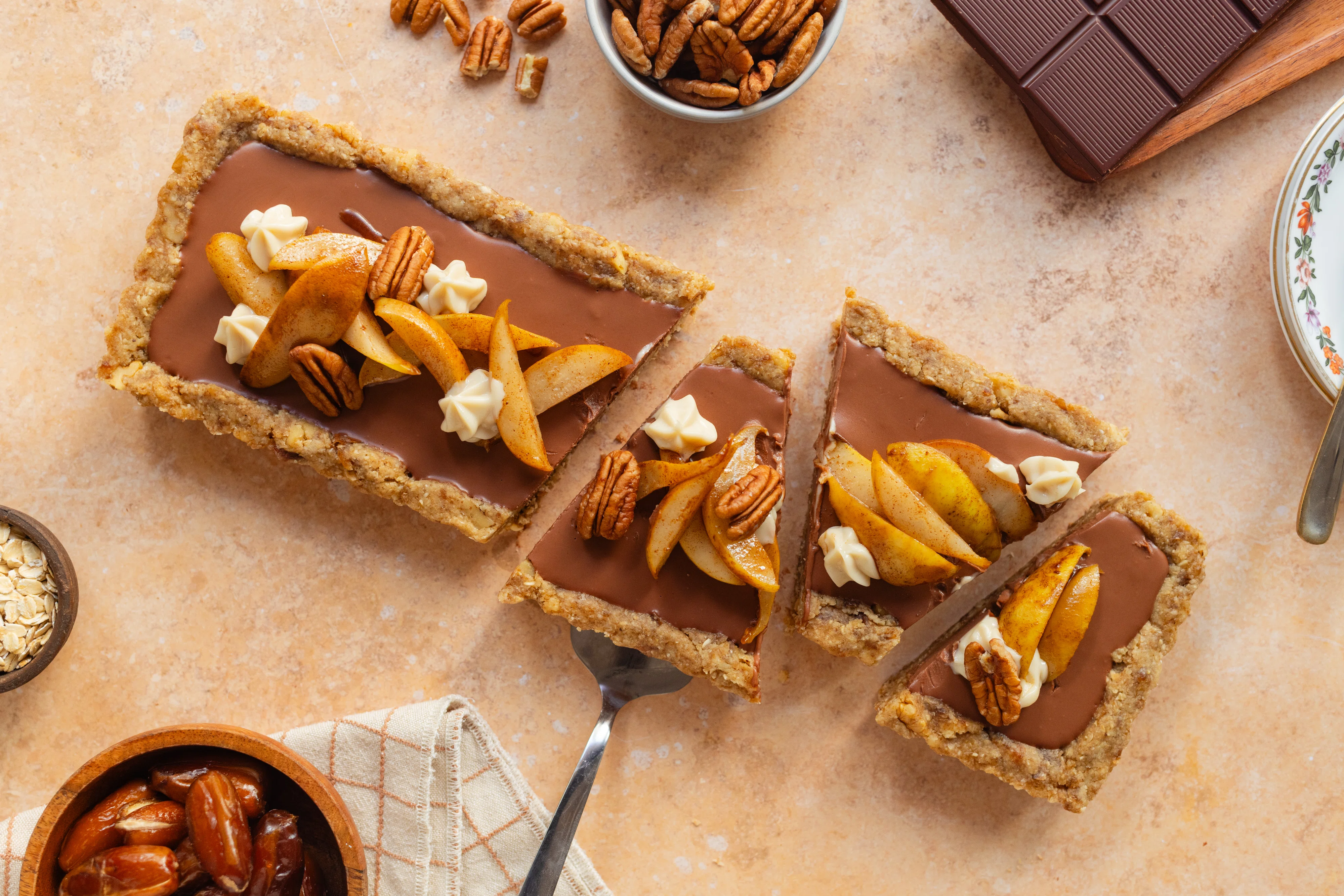 No-Bake Schoko-Dattel-Tarte