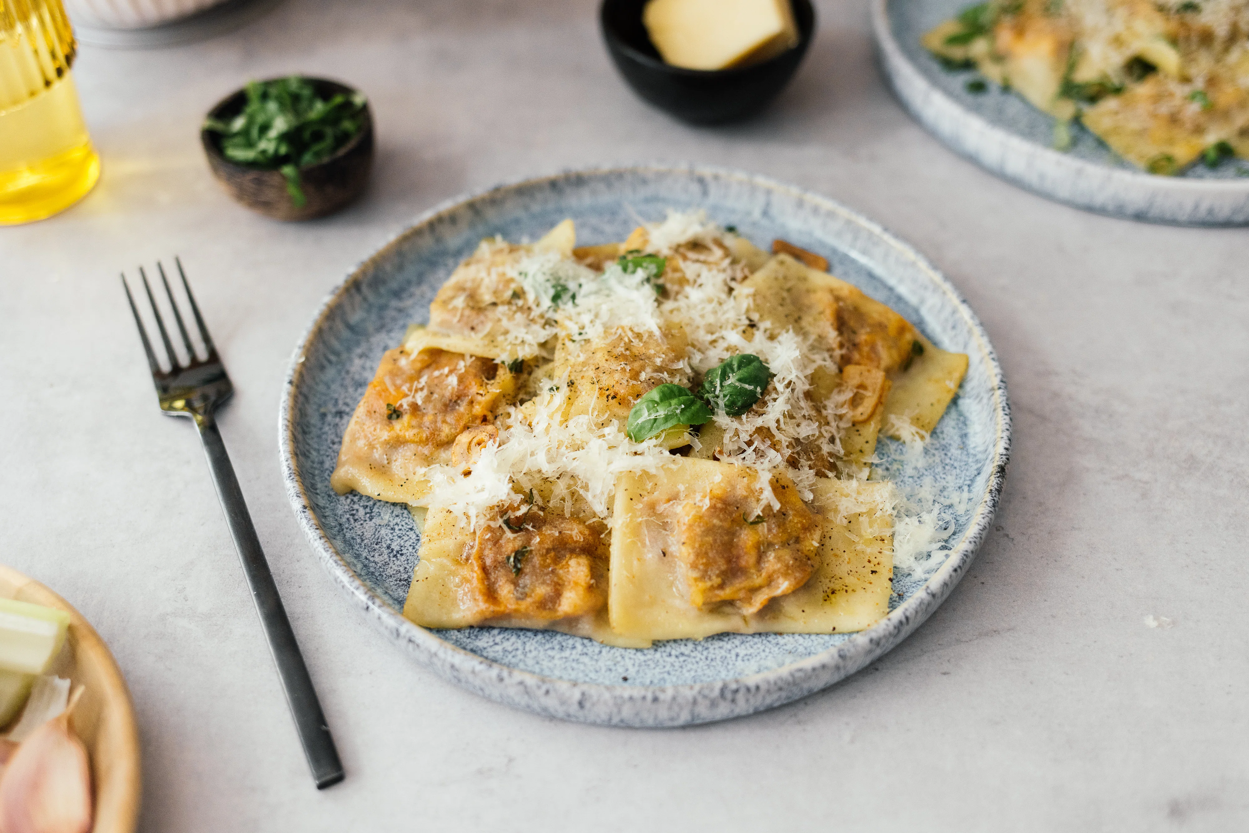 Ravioli mit veganer Bolognese-Füllung
