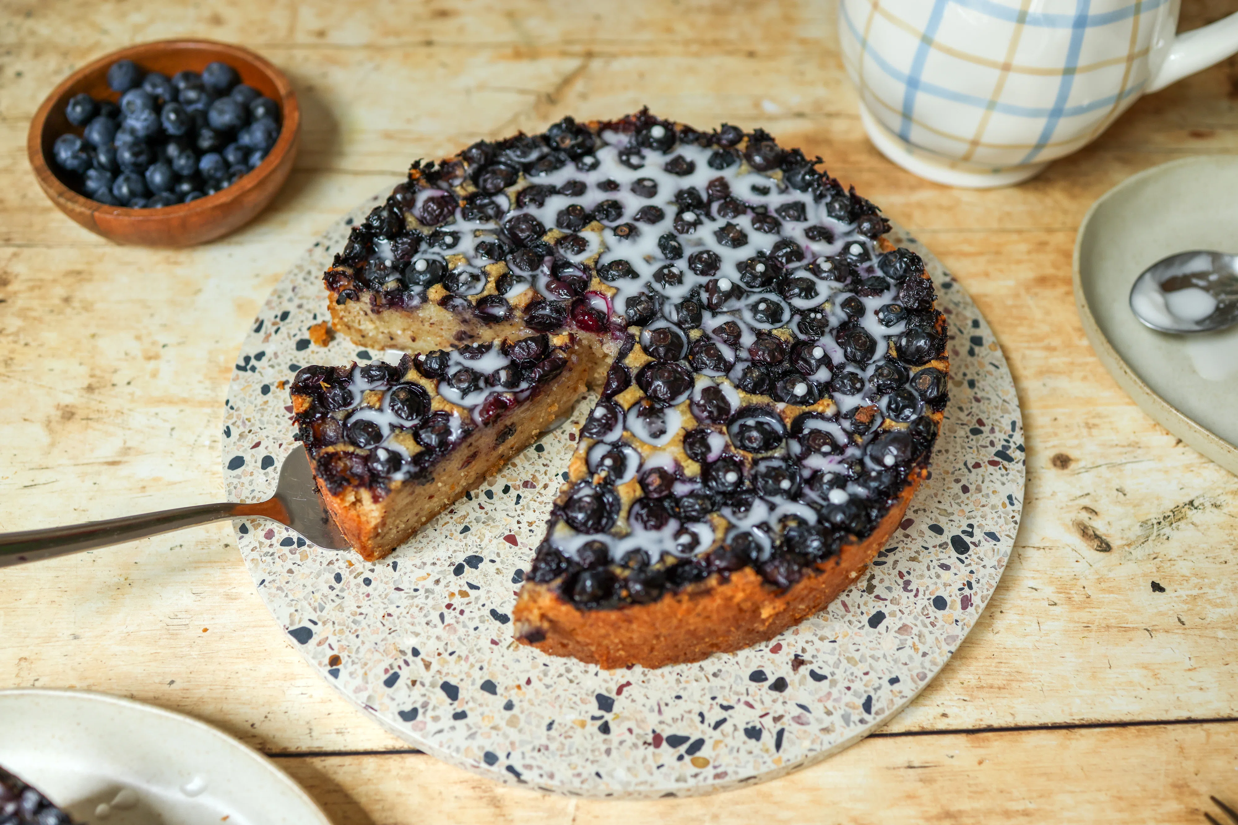 Veganer Grießkuchen mit Blaubeeren