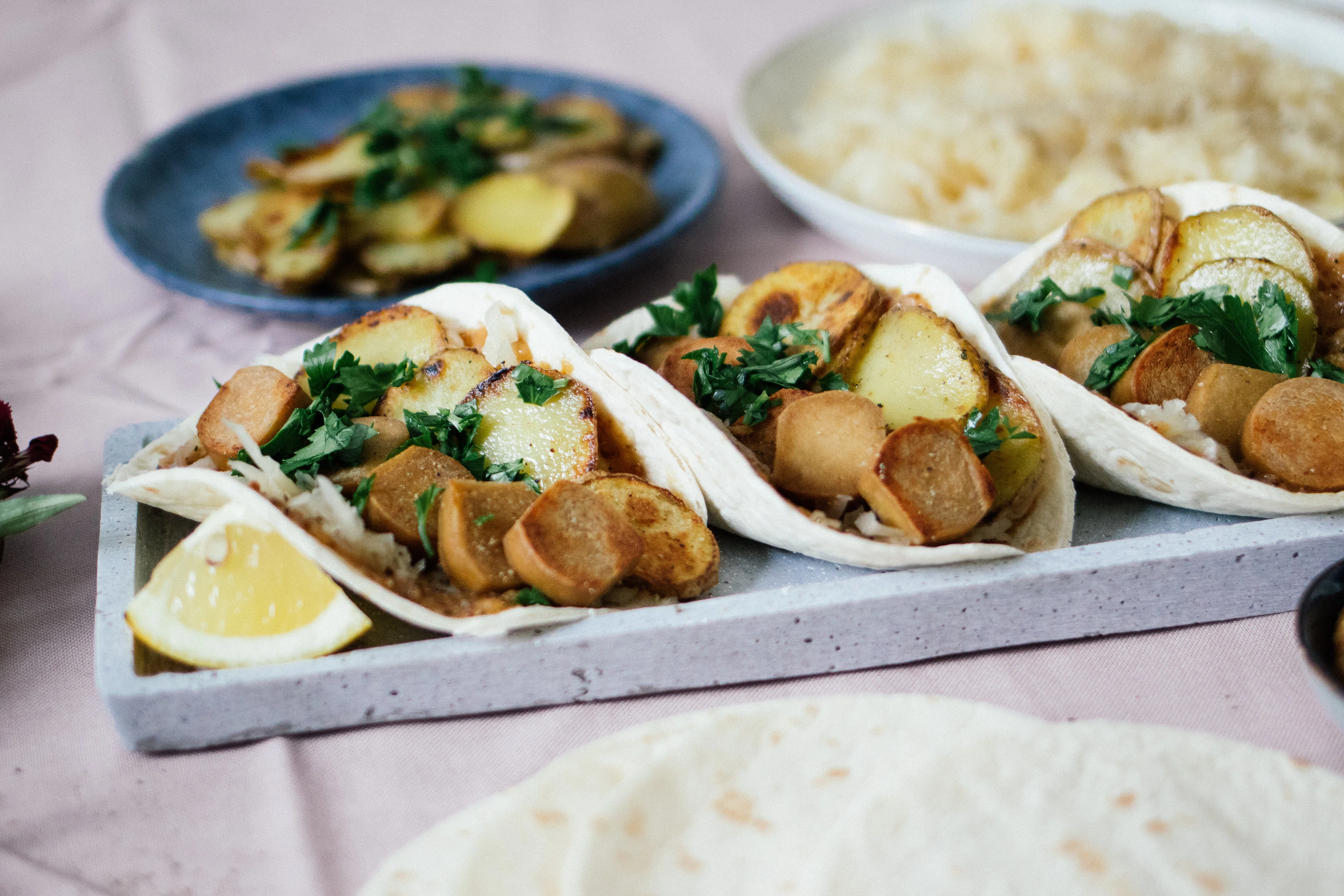 Vegane Sauerkraut-Tacos mit Süssem-Senf-Dressing
