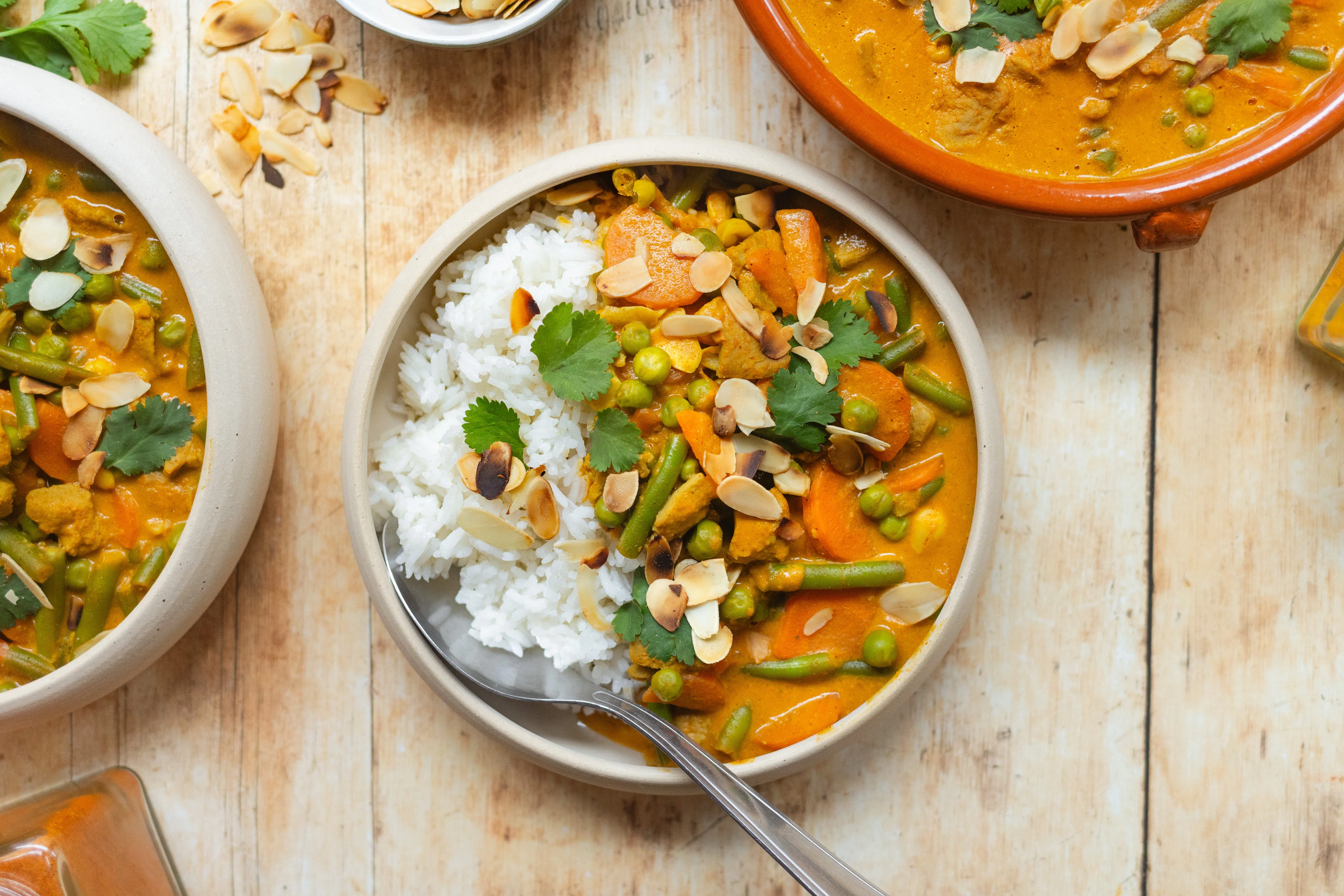 Veganes Korma mit Gemüse und Reis