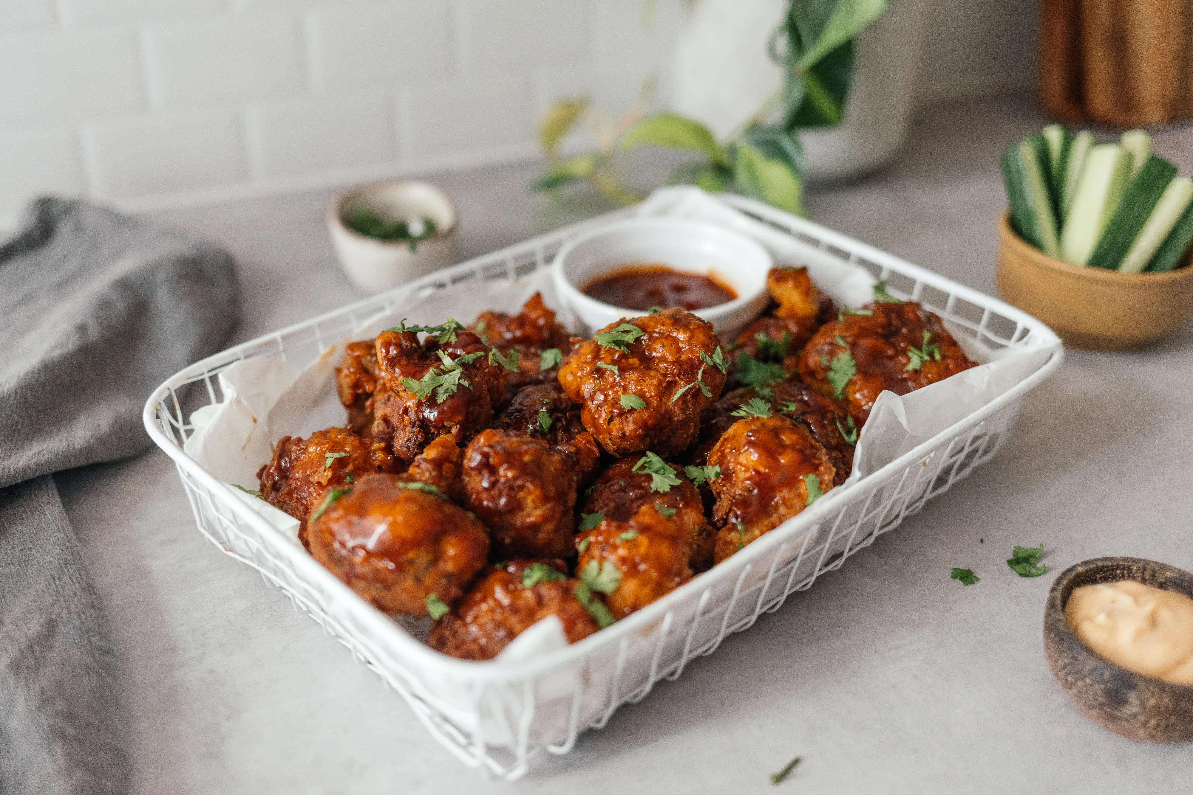 Vegane Buffalo „Chicken“ Wings aus Blumenkohl