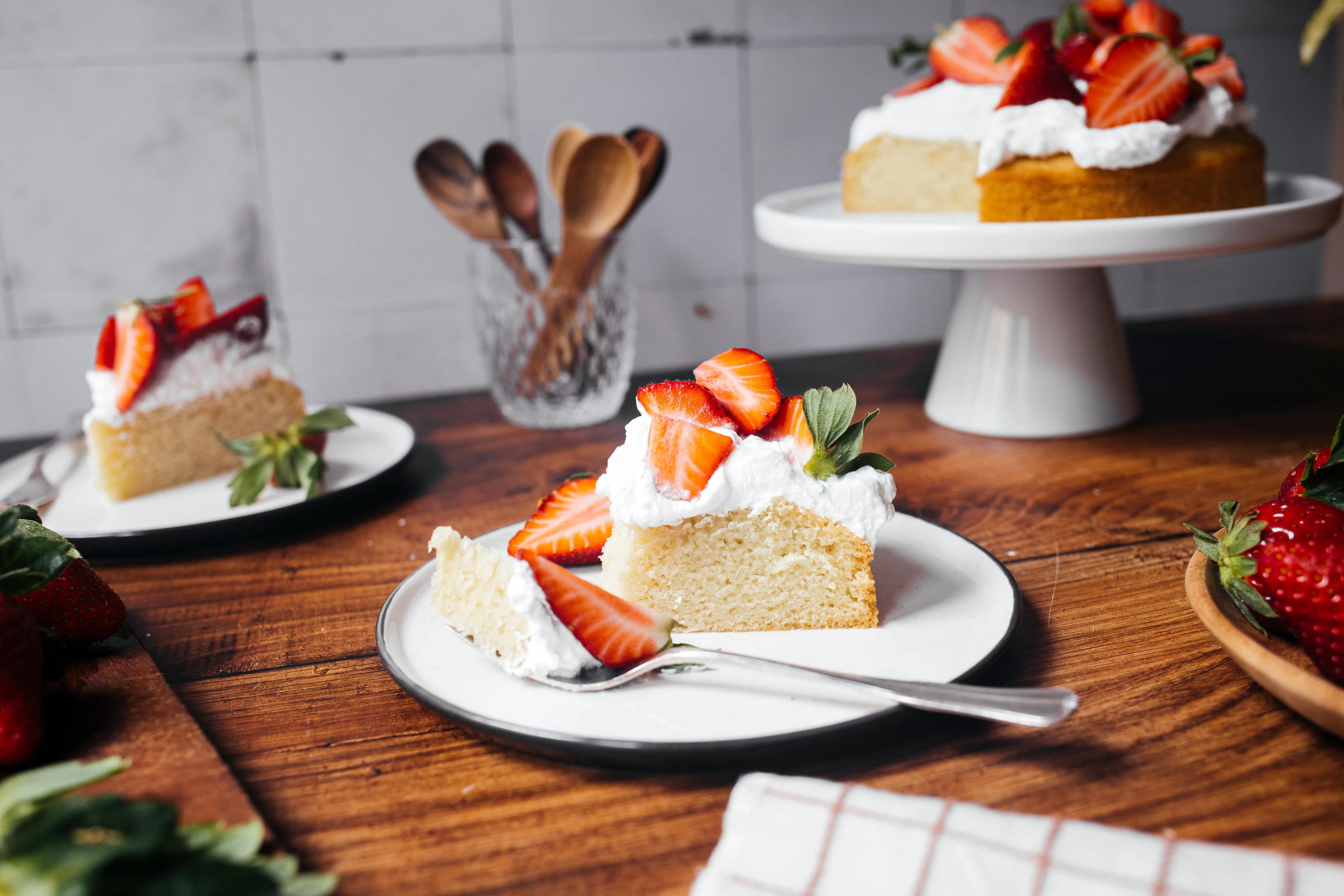 R54 Veganer Erdbeerkuchen mit Sahne