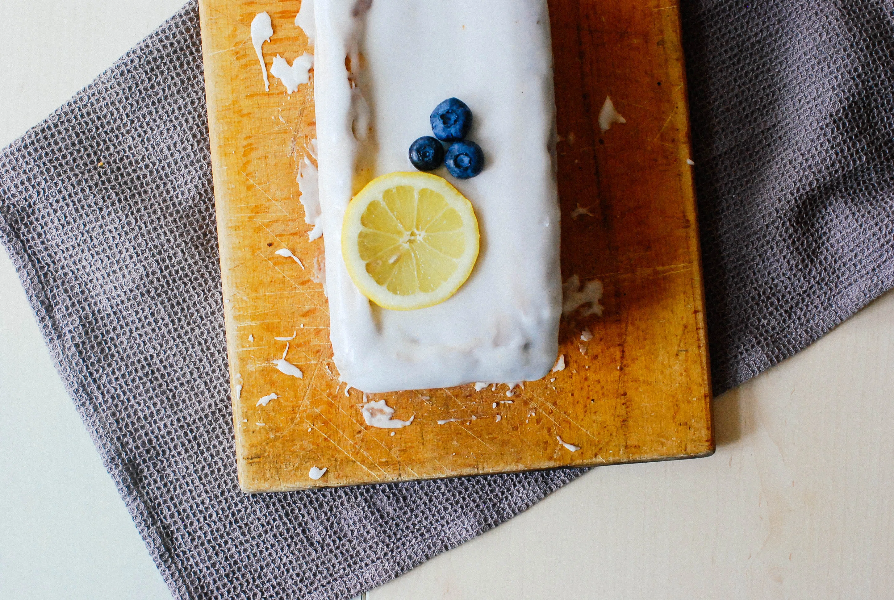 R2 Vegan Lemon poppyseed cake