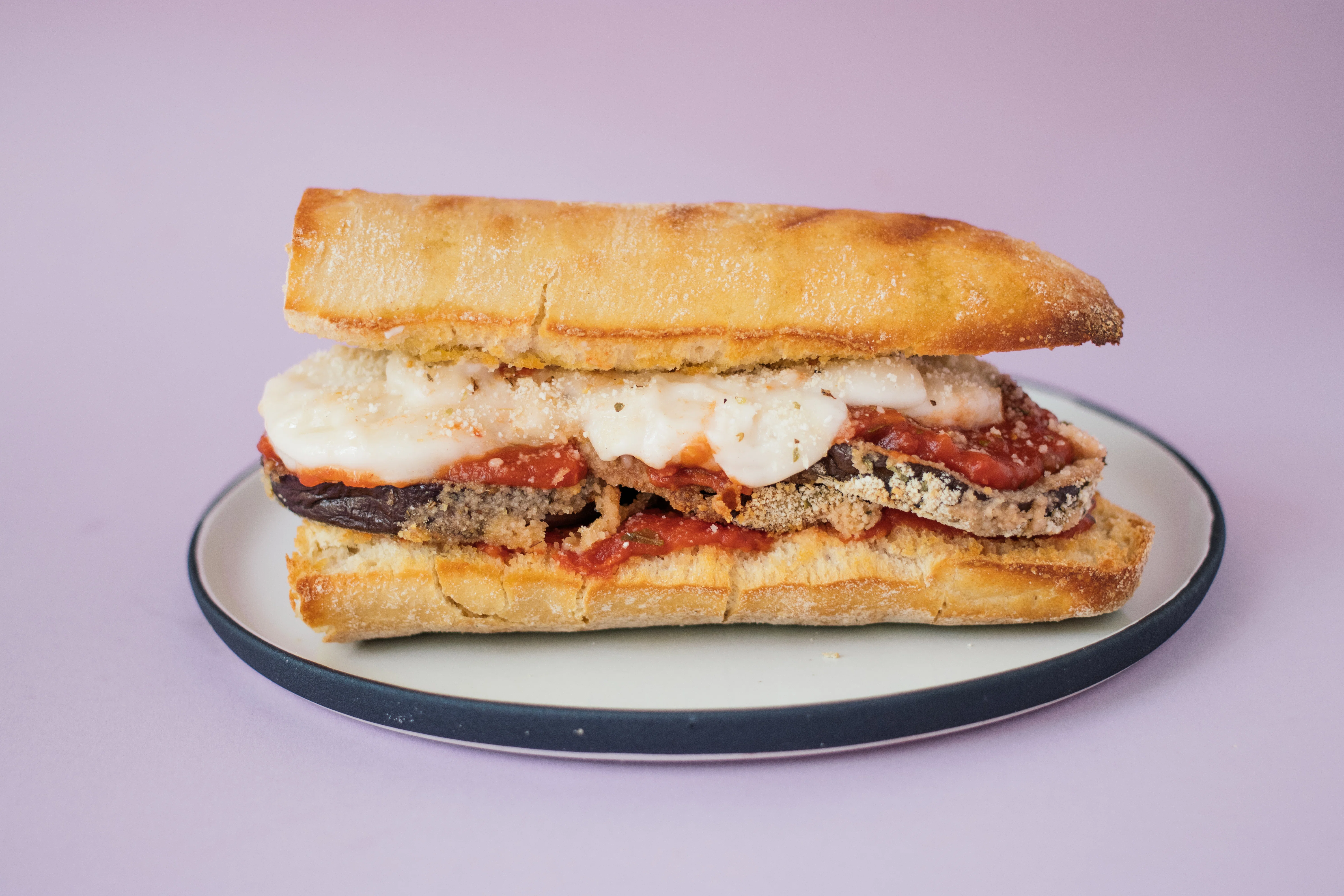 Veganes Eggplant Parm Sandwich