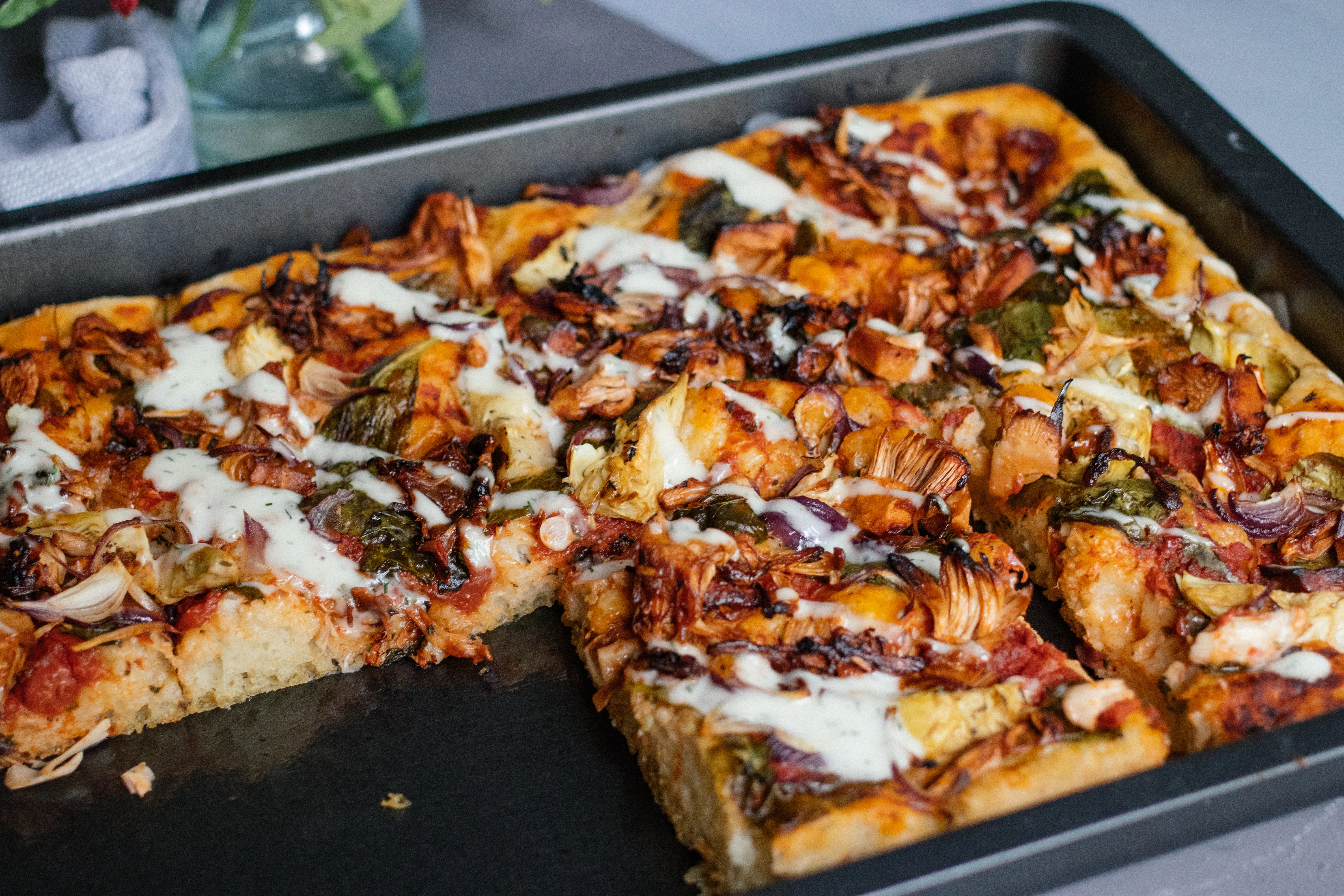 R412 Vegane BBQ-Pizza vom Blech