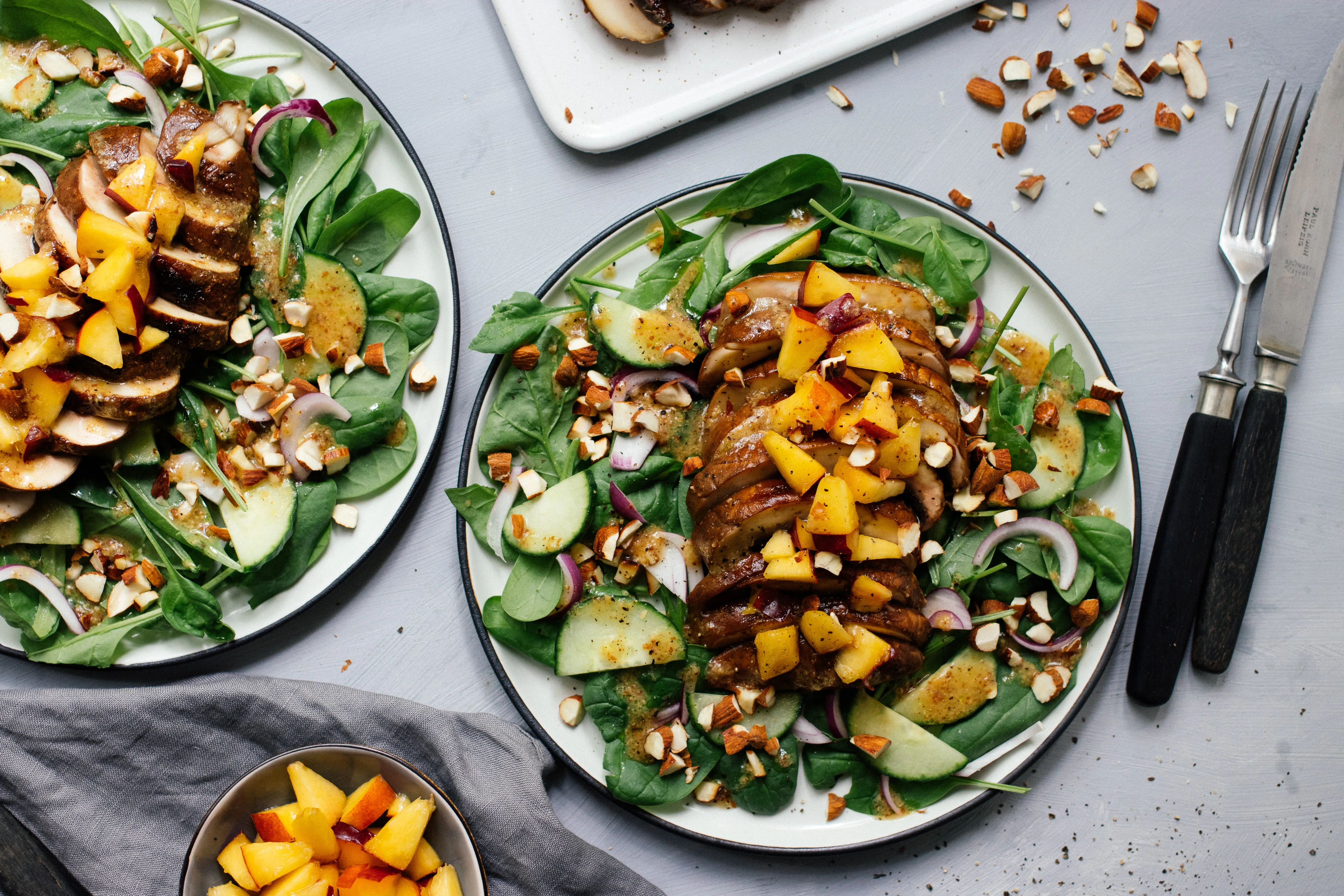 R415 Summer salad with nectarine & portobello steak