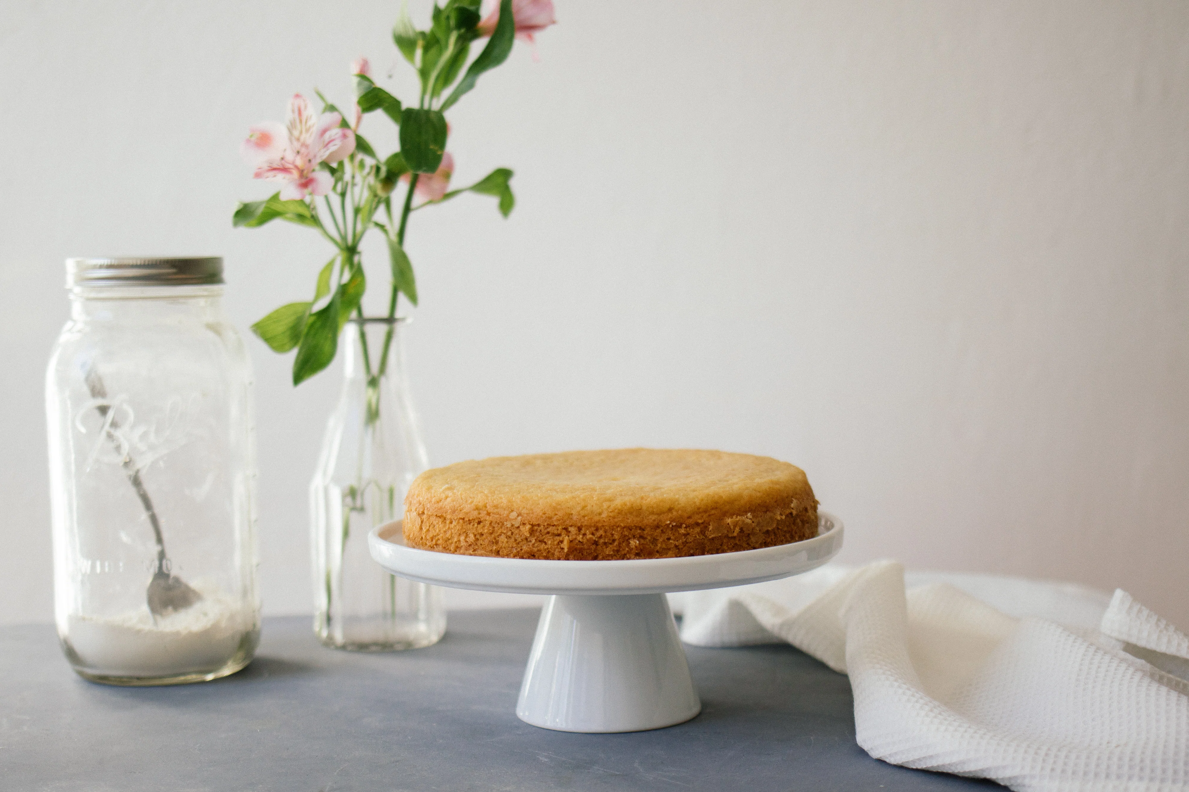 Vegan sponge cake: so fluffy & easy!