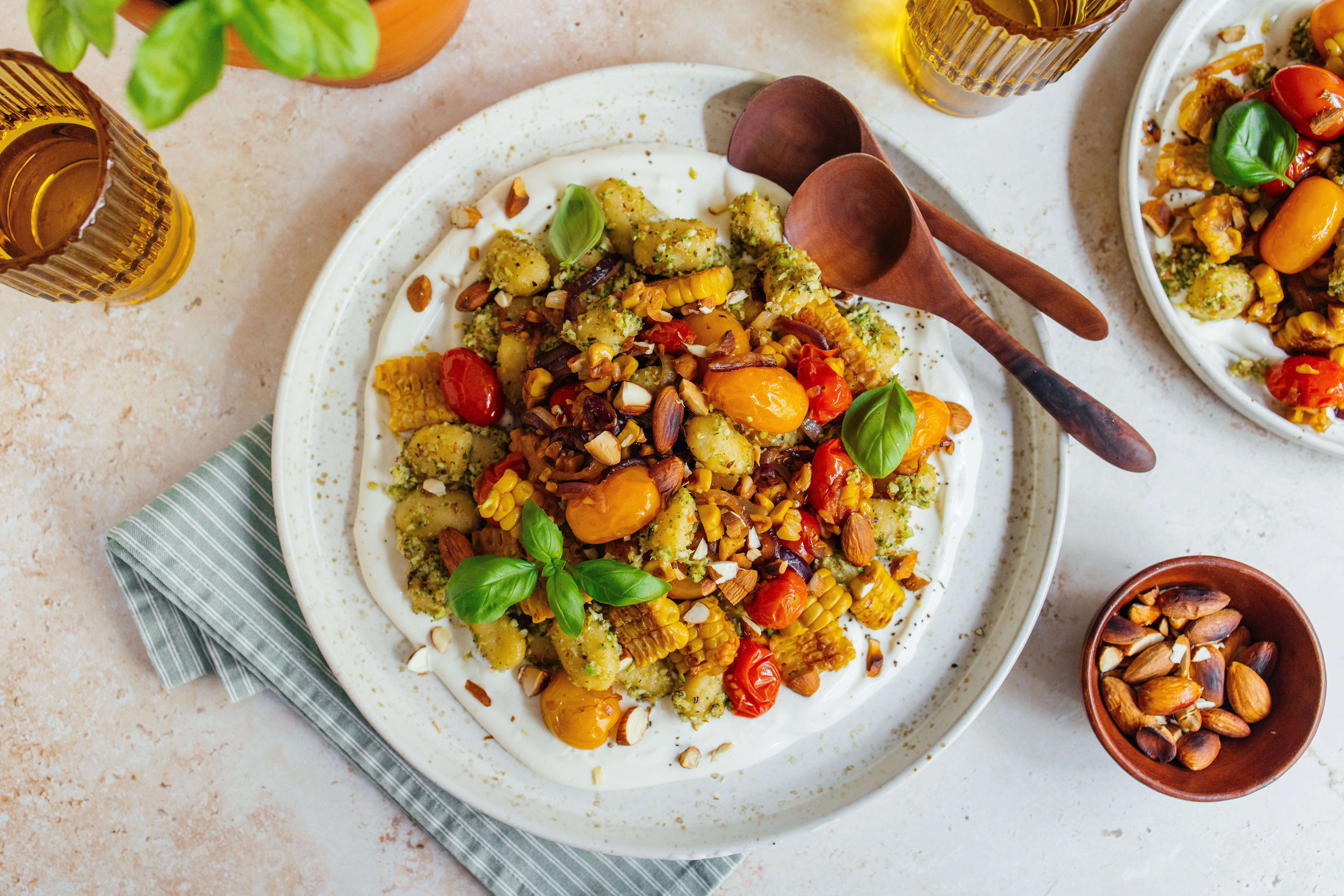 Veganer Gnocchisalat mit Brokkolipesto