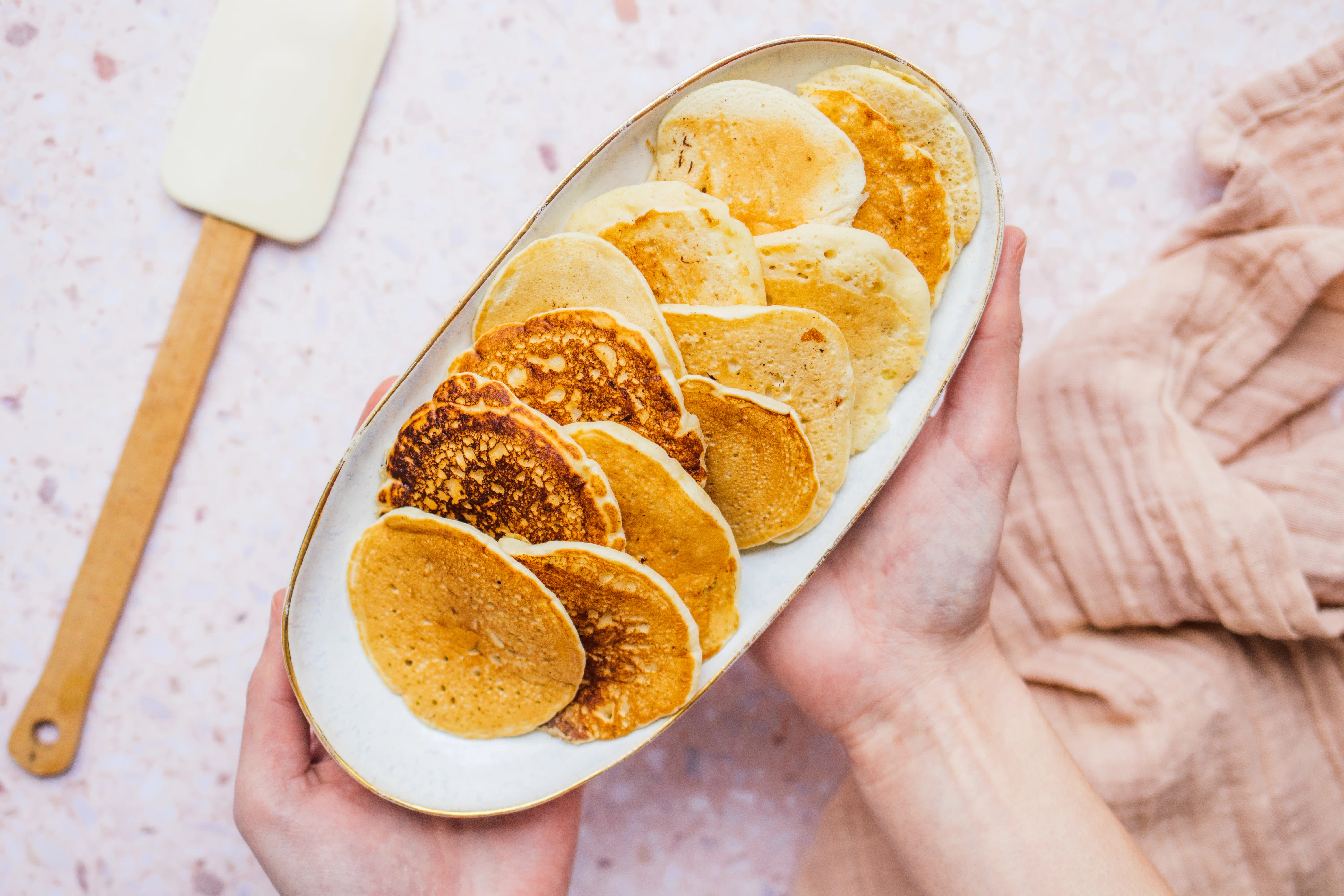 R281 Vegane Pancakes mit Vanilleeis und heißen Beeren