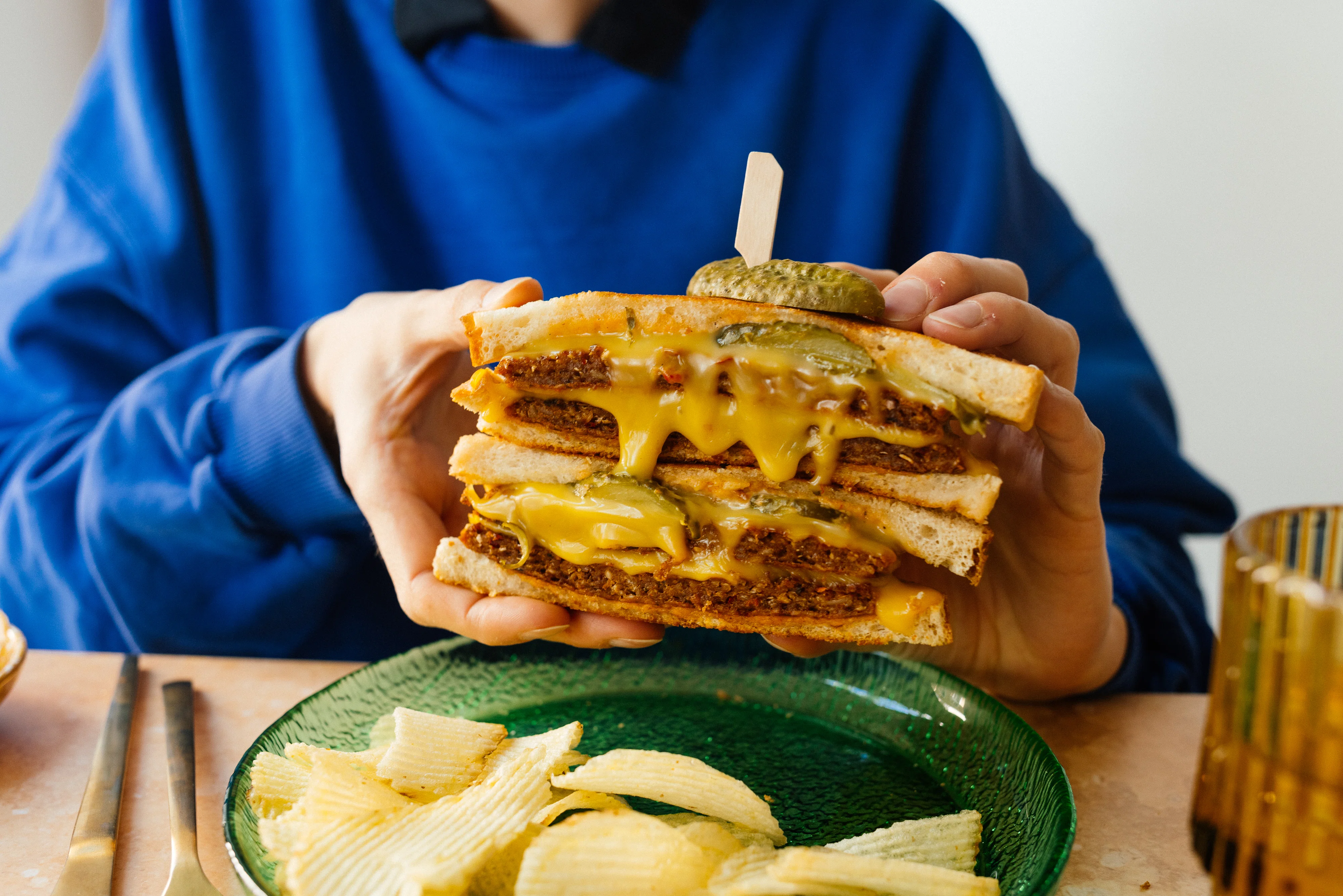 R853 Vegane Grilled Cheese Burger