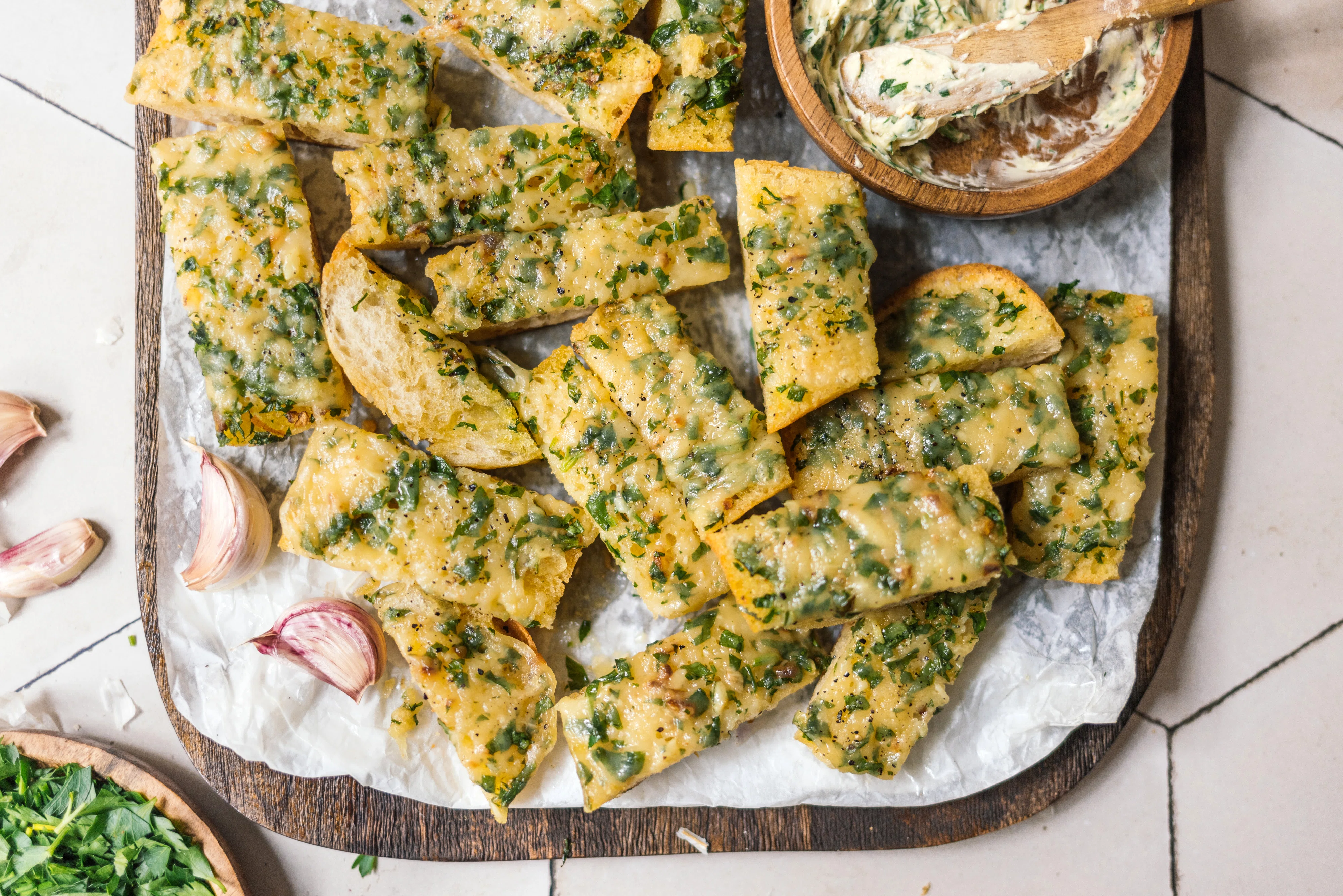 Vegan Cheesy Garlic Bread
