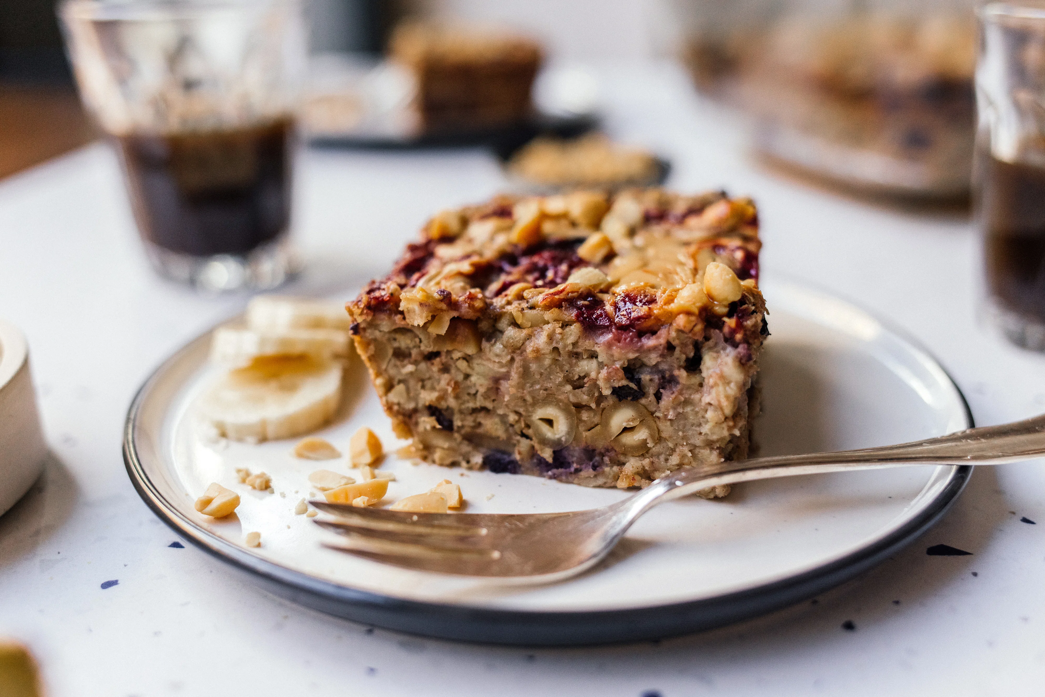 R711 Veganer Porridge-Auflauf mit Erdnussbutter & Marmelade