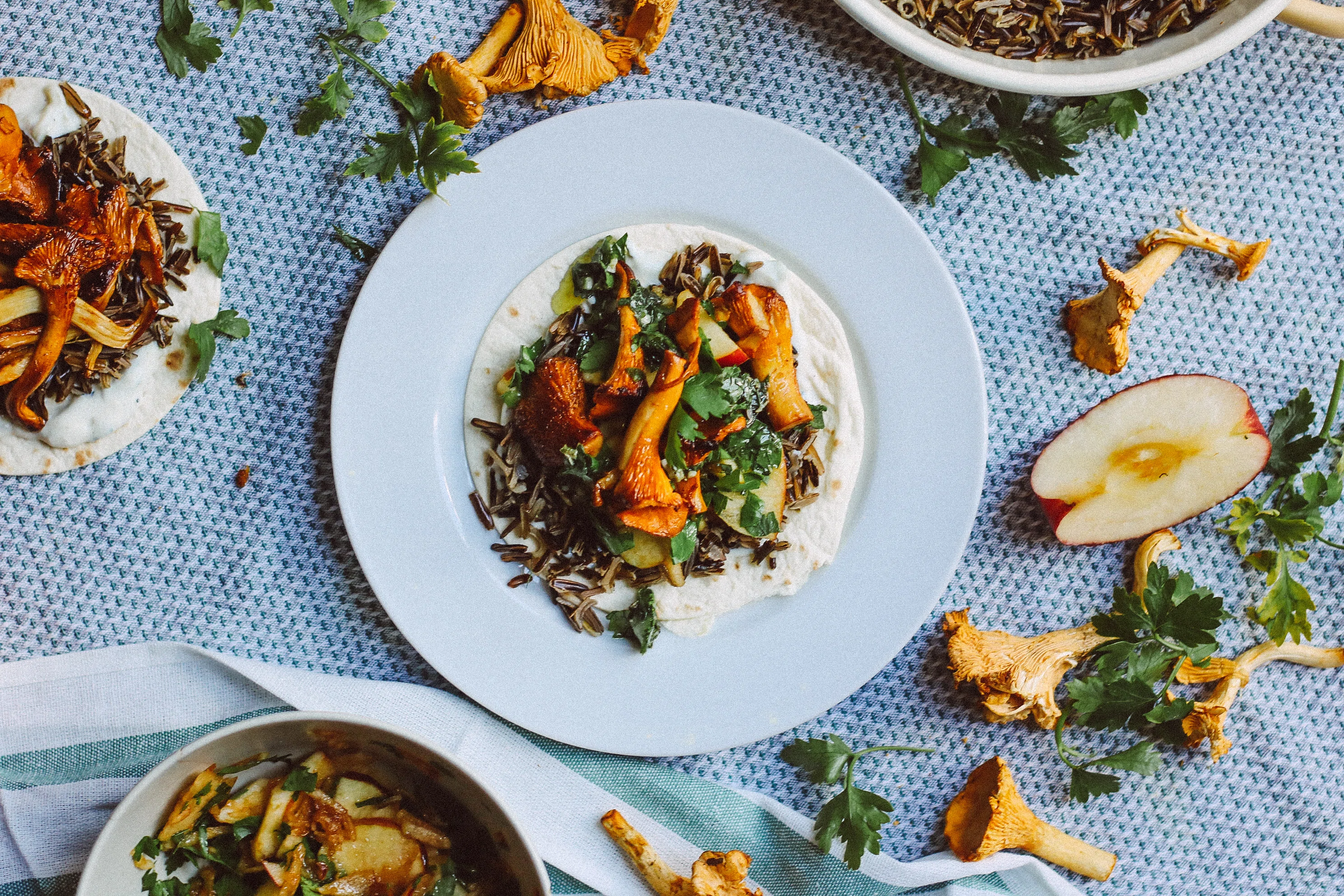Veganer Pfifferling Taco mit Wildreis & Apfel-Salsa