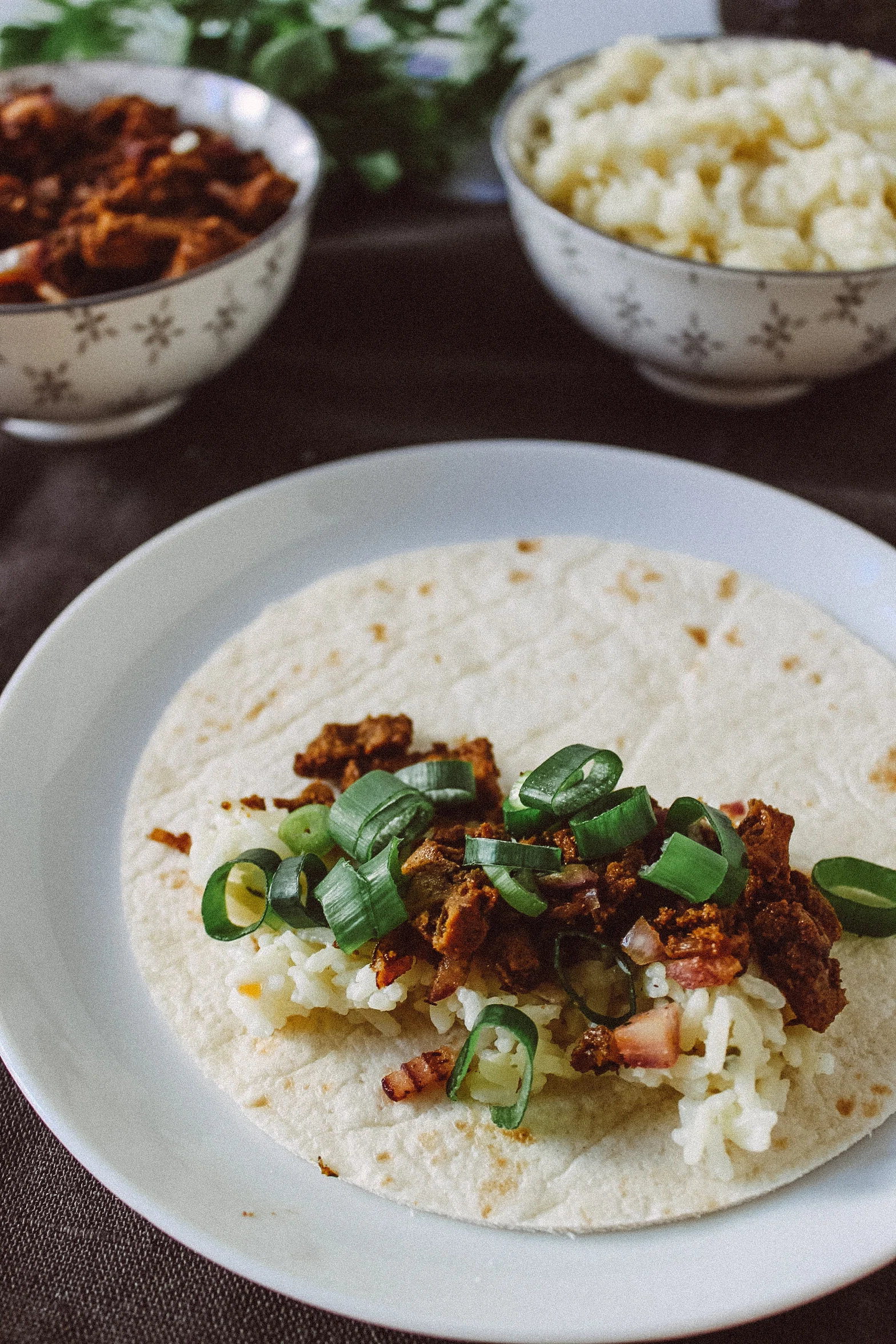 R128 Vegane Taquitos mit Avocadosauce