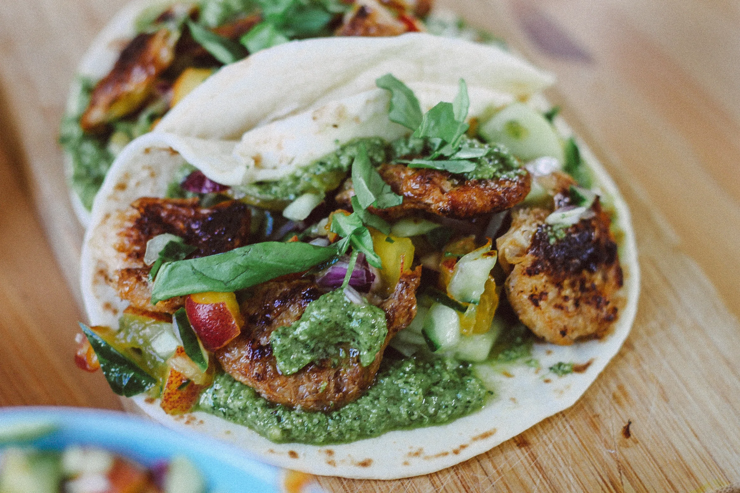 Veganer Sommer-Taco mit Pfirsich-Salsa