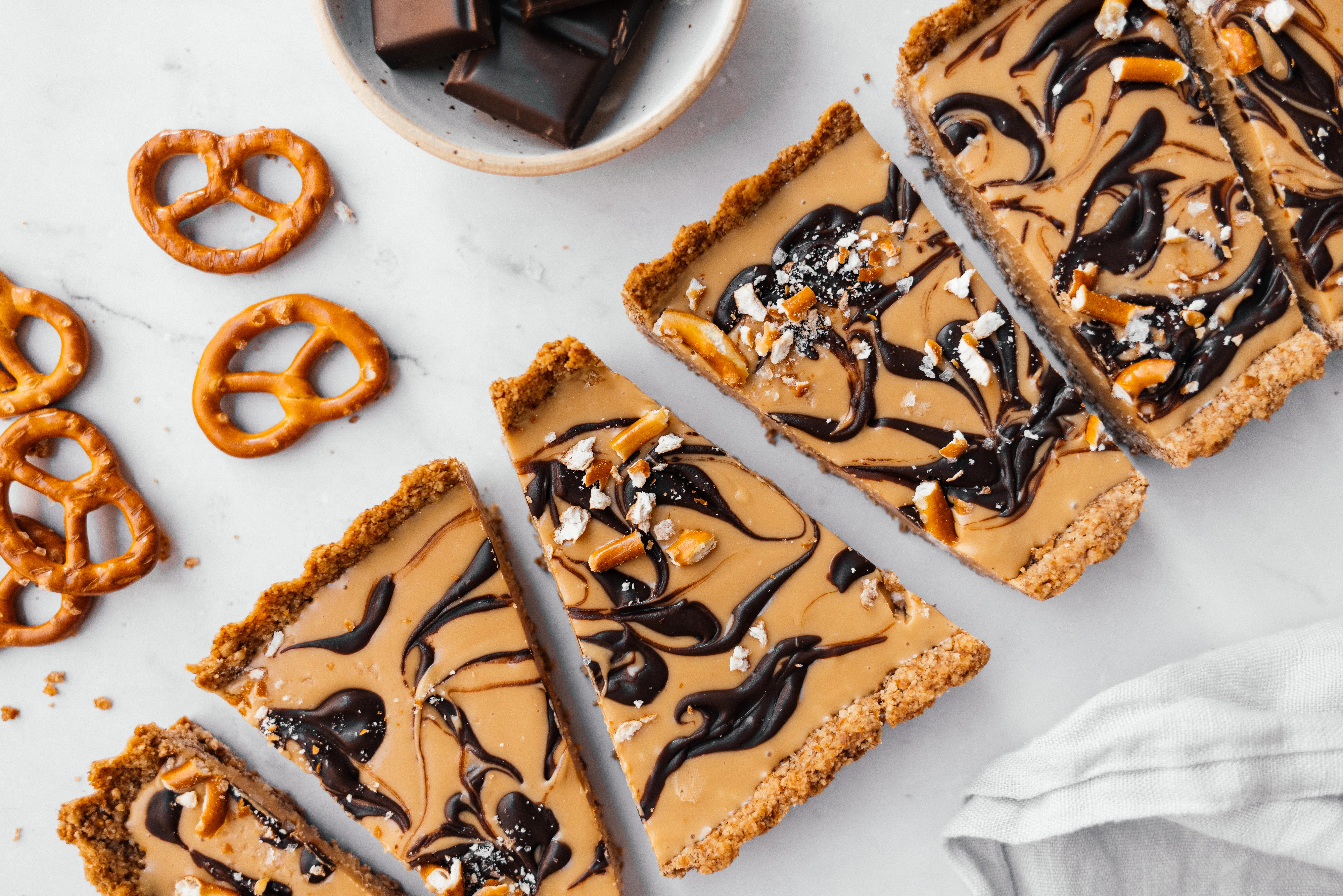 Vegan Peanut Butter Pretzel Tart (with 5 Ingredients)