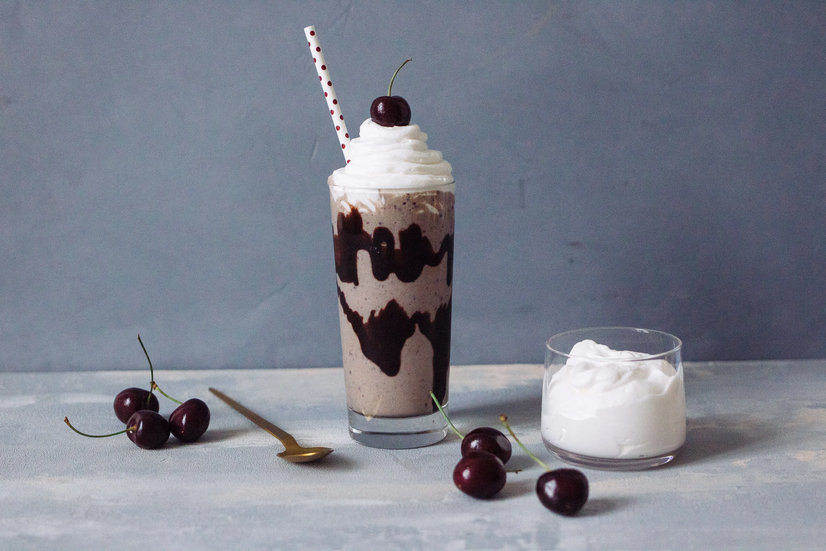 R178 vegan cherry-vanilla-milkshake