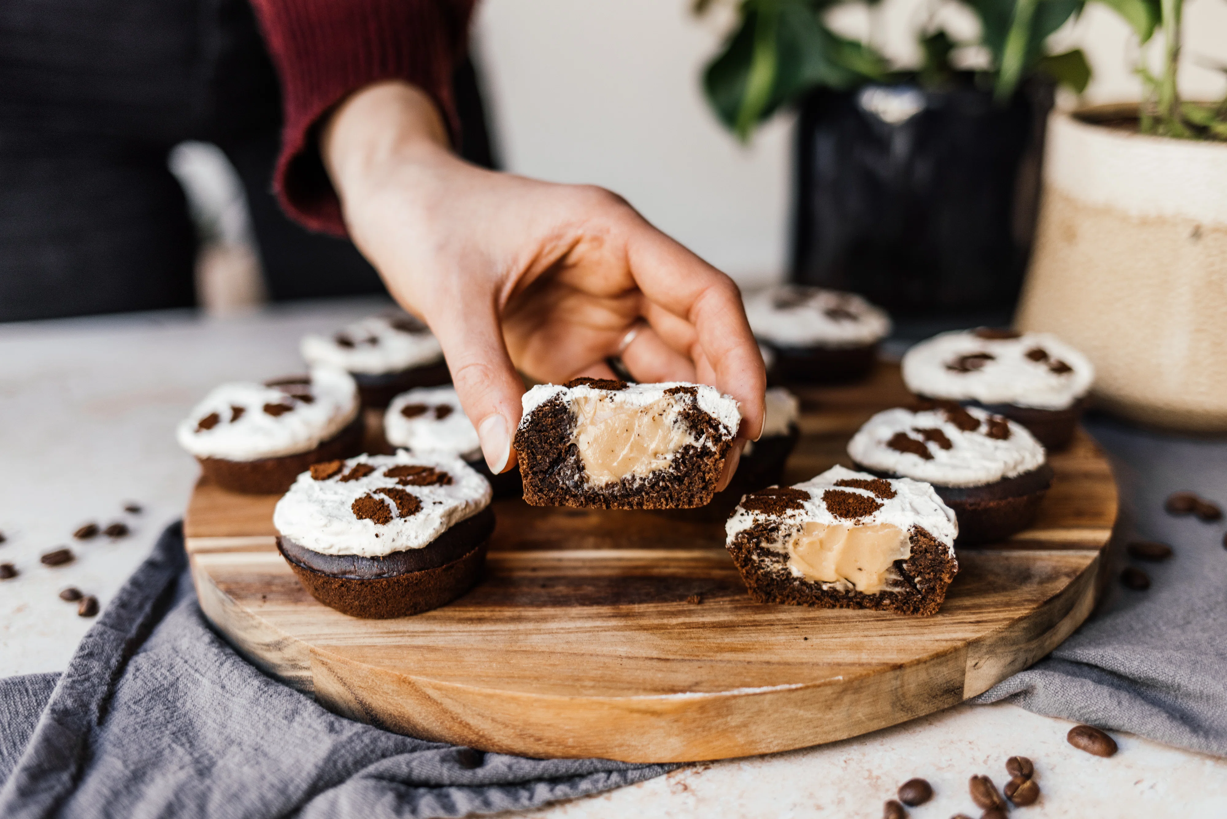 Vegane Kaffee-Muffins mit Salted-Caramel-Kern