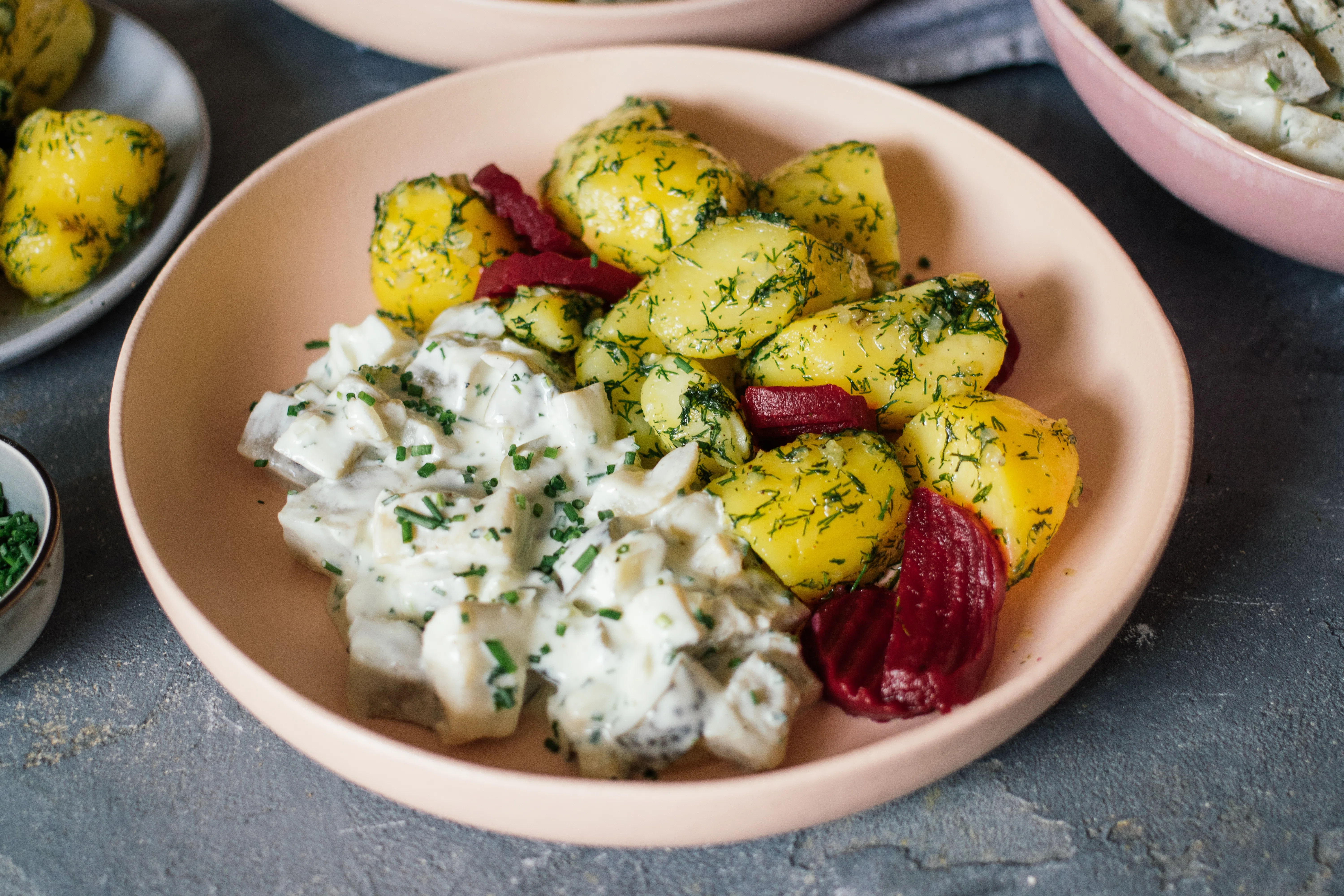 Veganer Auberginen-Hering in Sahnesoße mit Dillkartoffeln 