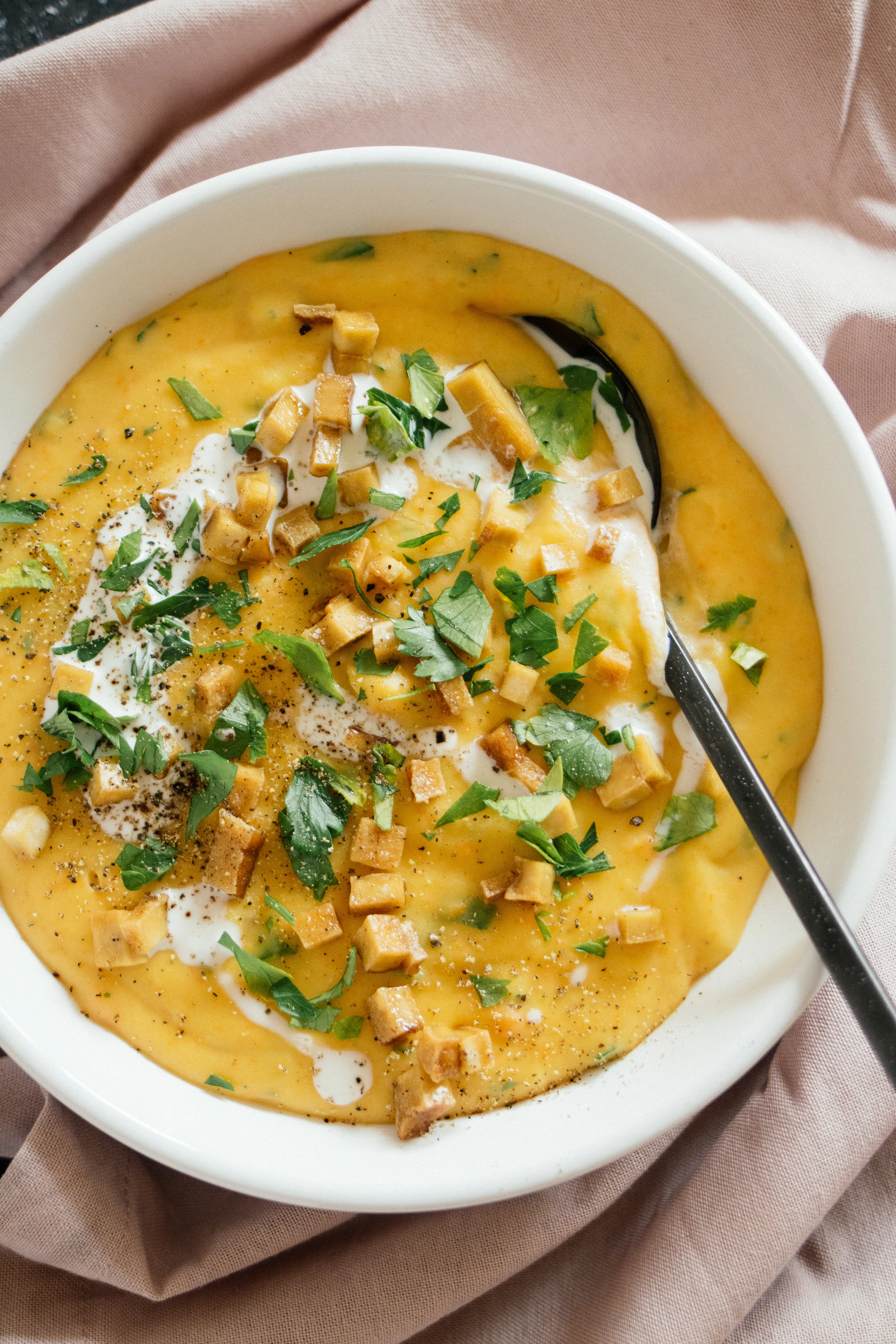 R126 vegan potato soup with sausages & smoked tofu