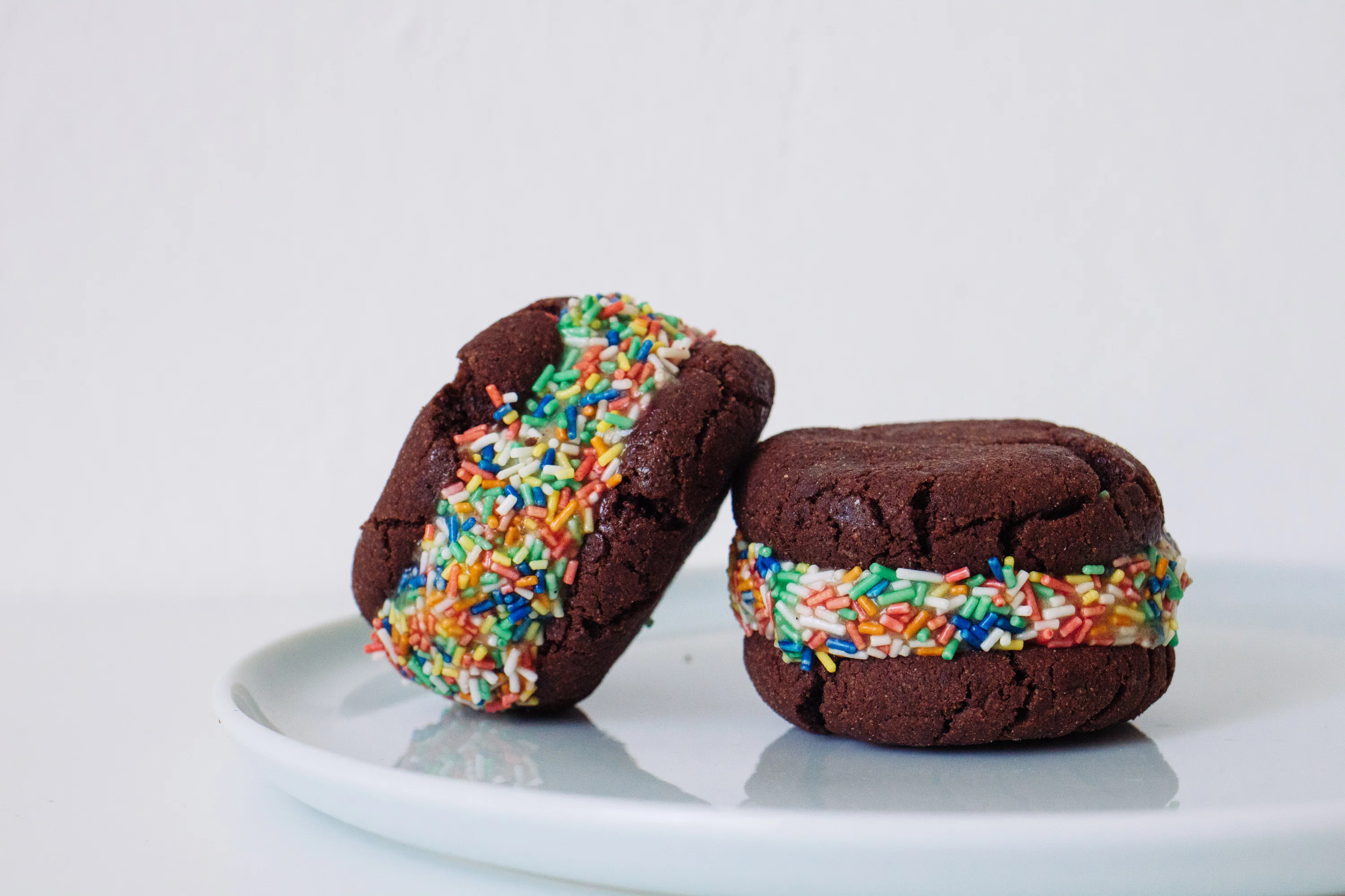 Vegane Nicecream Sandwiches mit bunten Streuseln