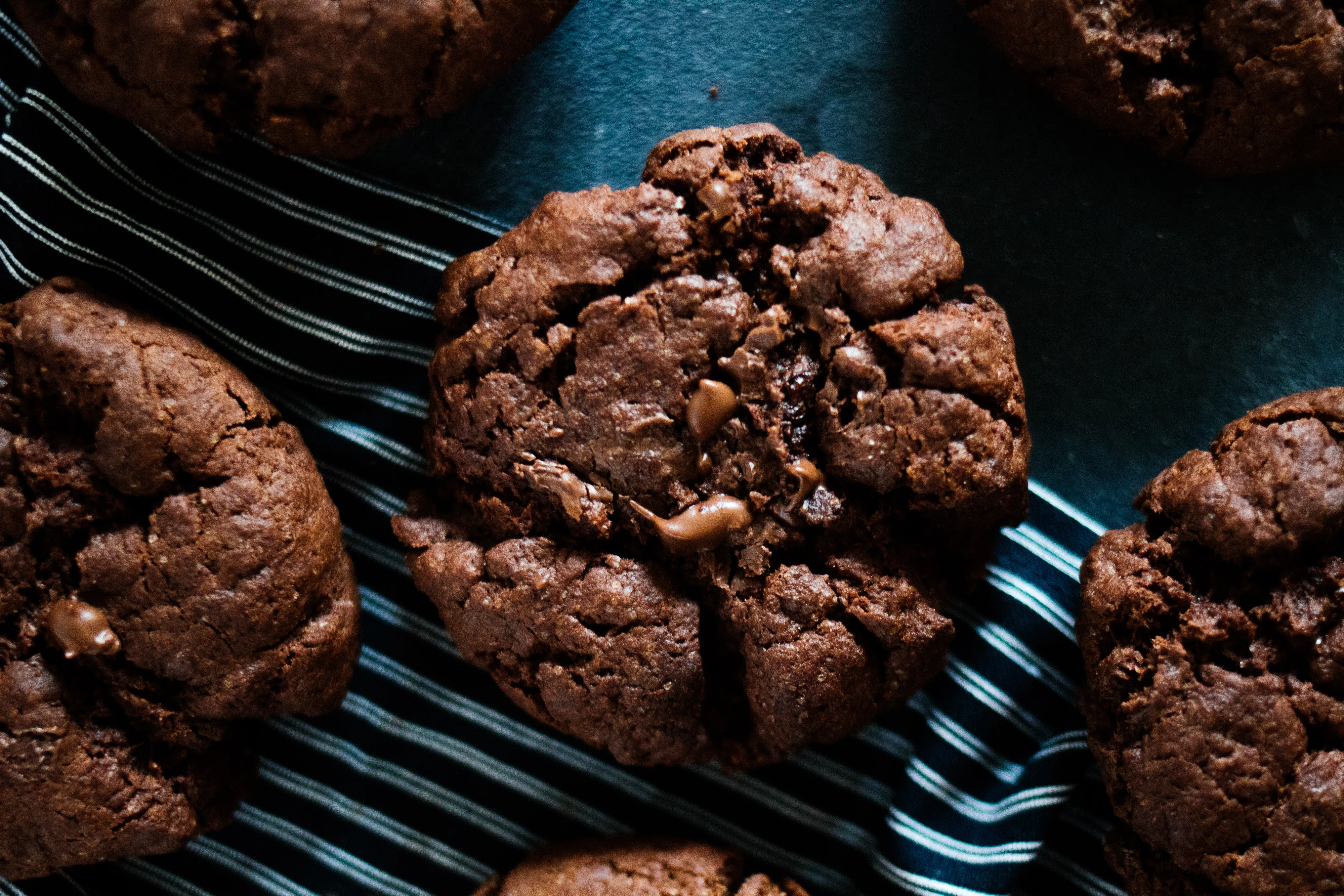 Vegane, gefüllte Schokoladenkekse