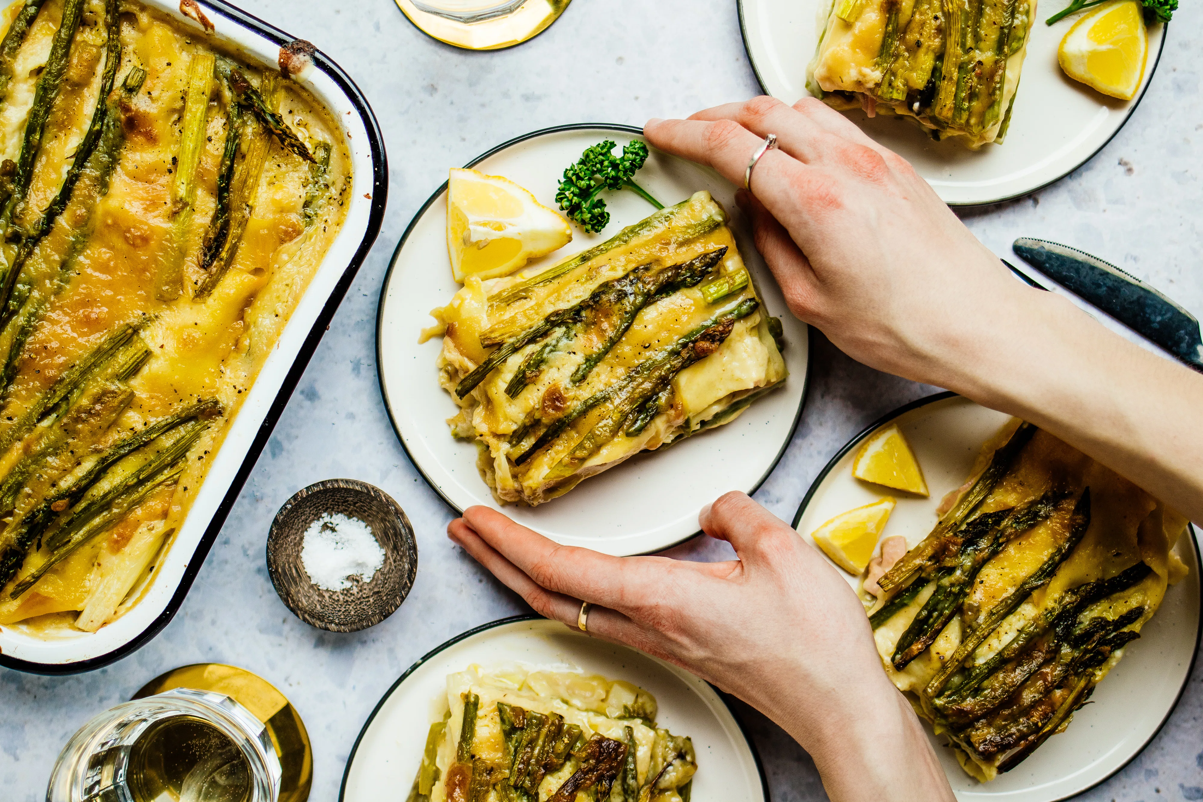 Vegane Spargellasagne mit Sauce Hollandaise