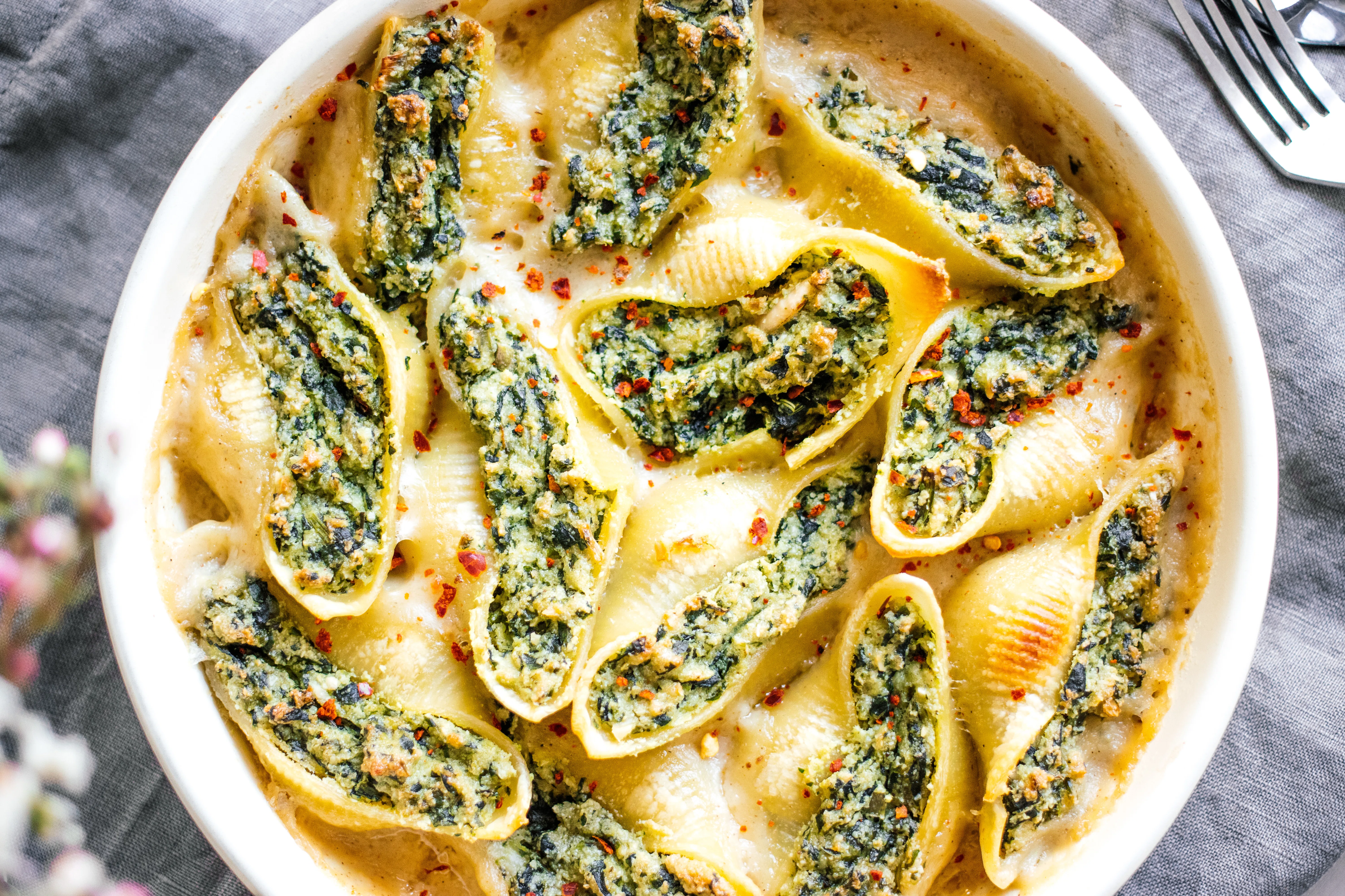 Muschelnudeln mit Spinat-Cashew-Füllung