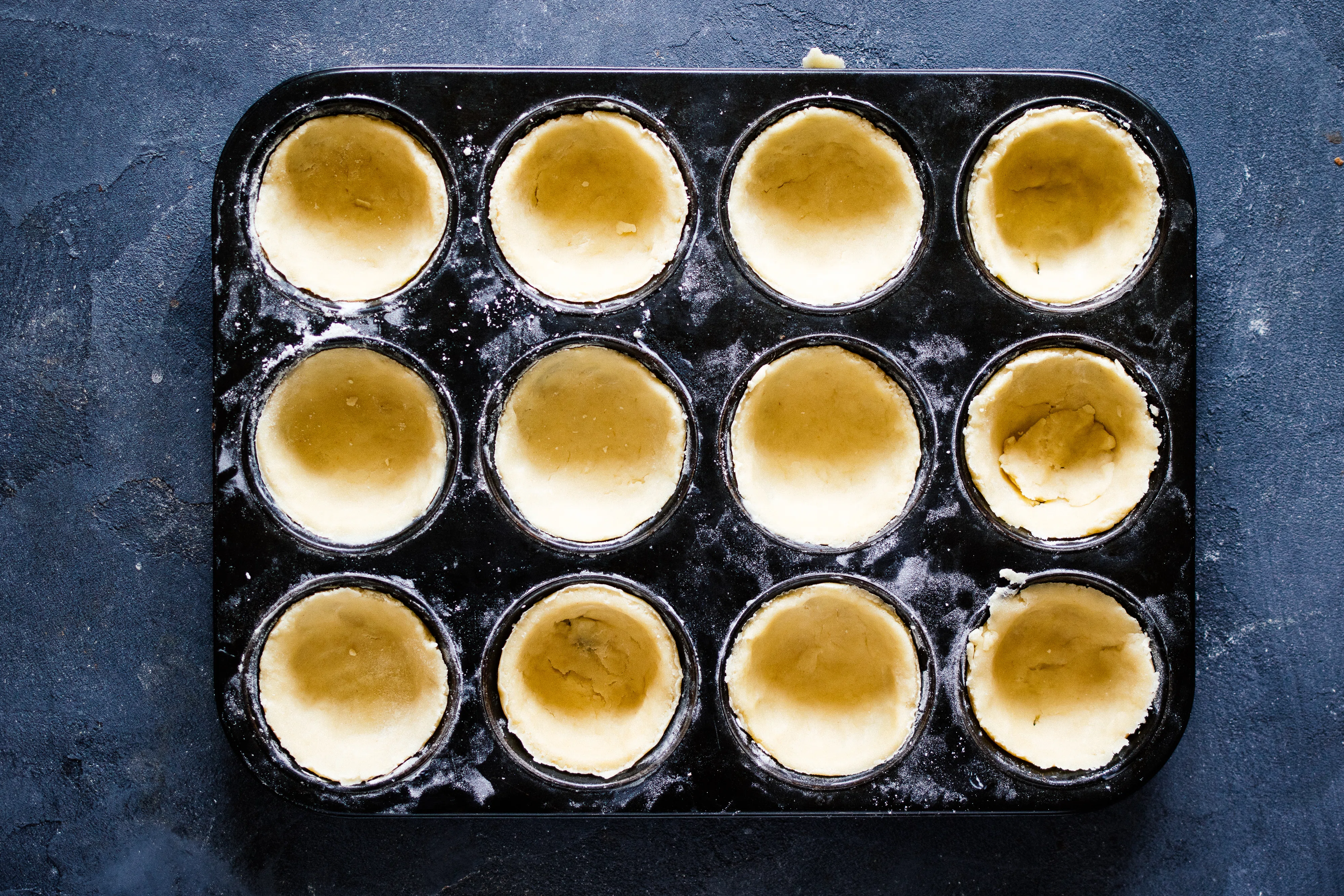 R26 Vegan mini pies with artichoke & spinach