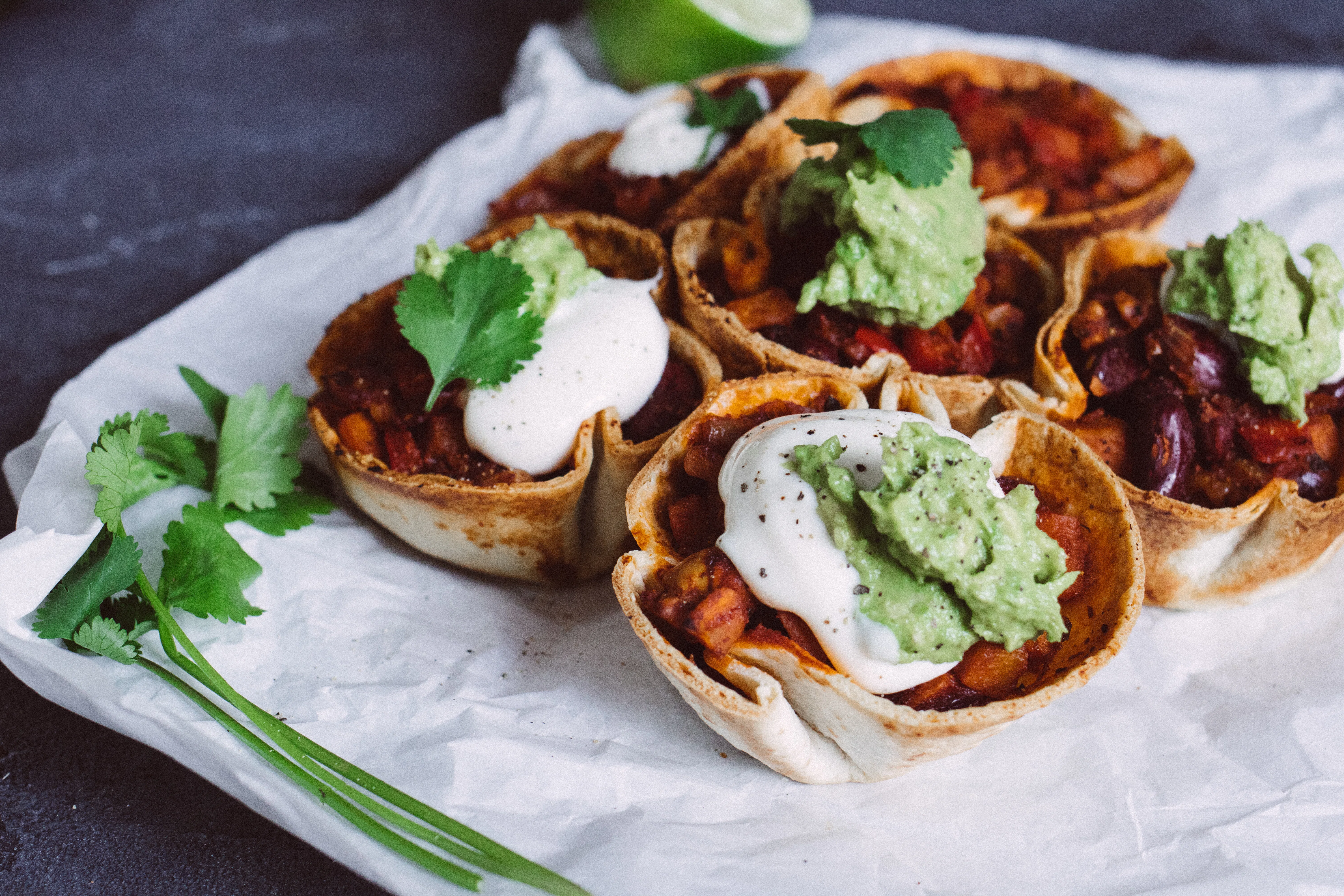  Taco Cups mit Chili con Süßkartoffel