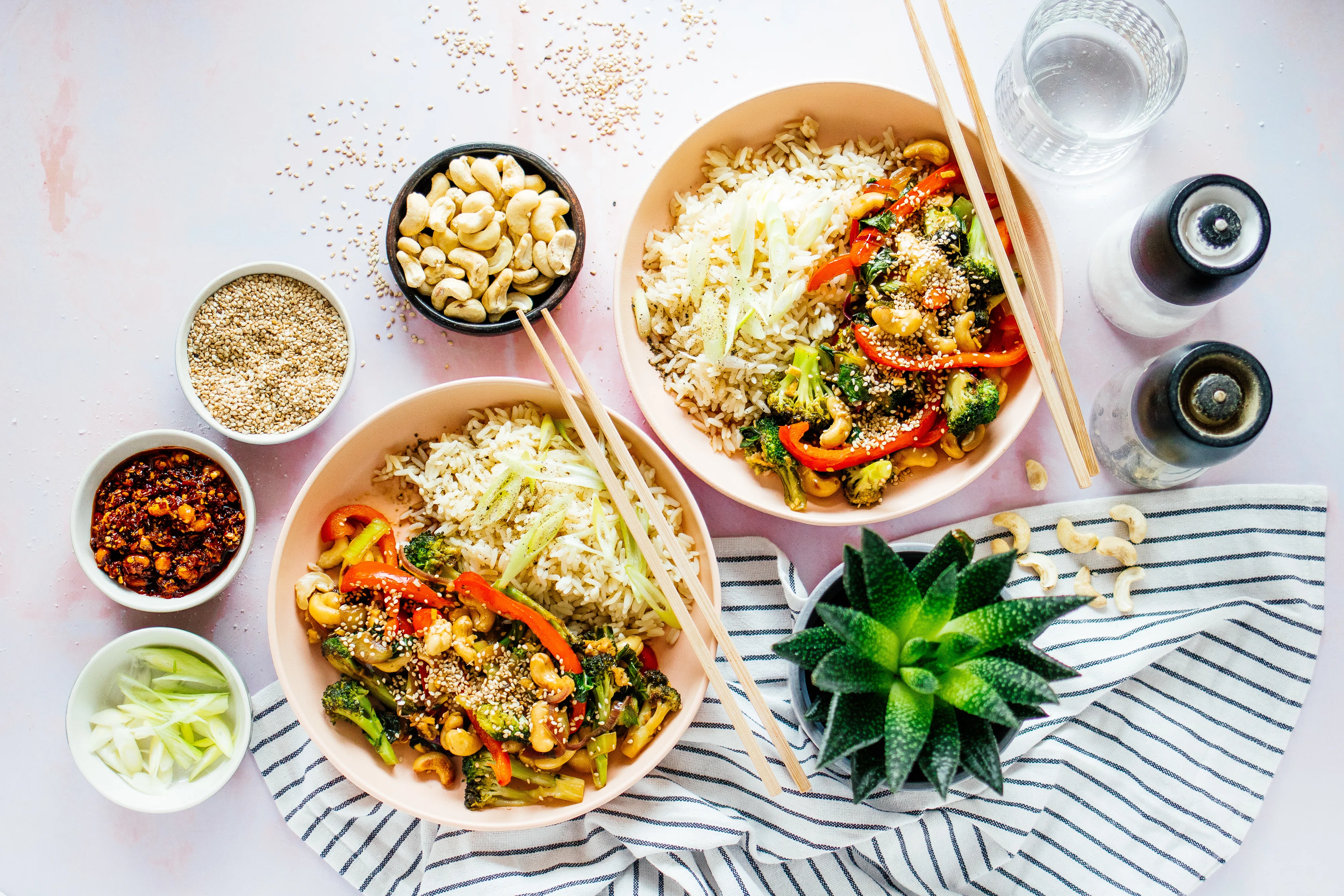 Schnelle Cashew-Gemüse-Pfanne mit Reis
