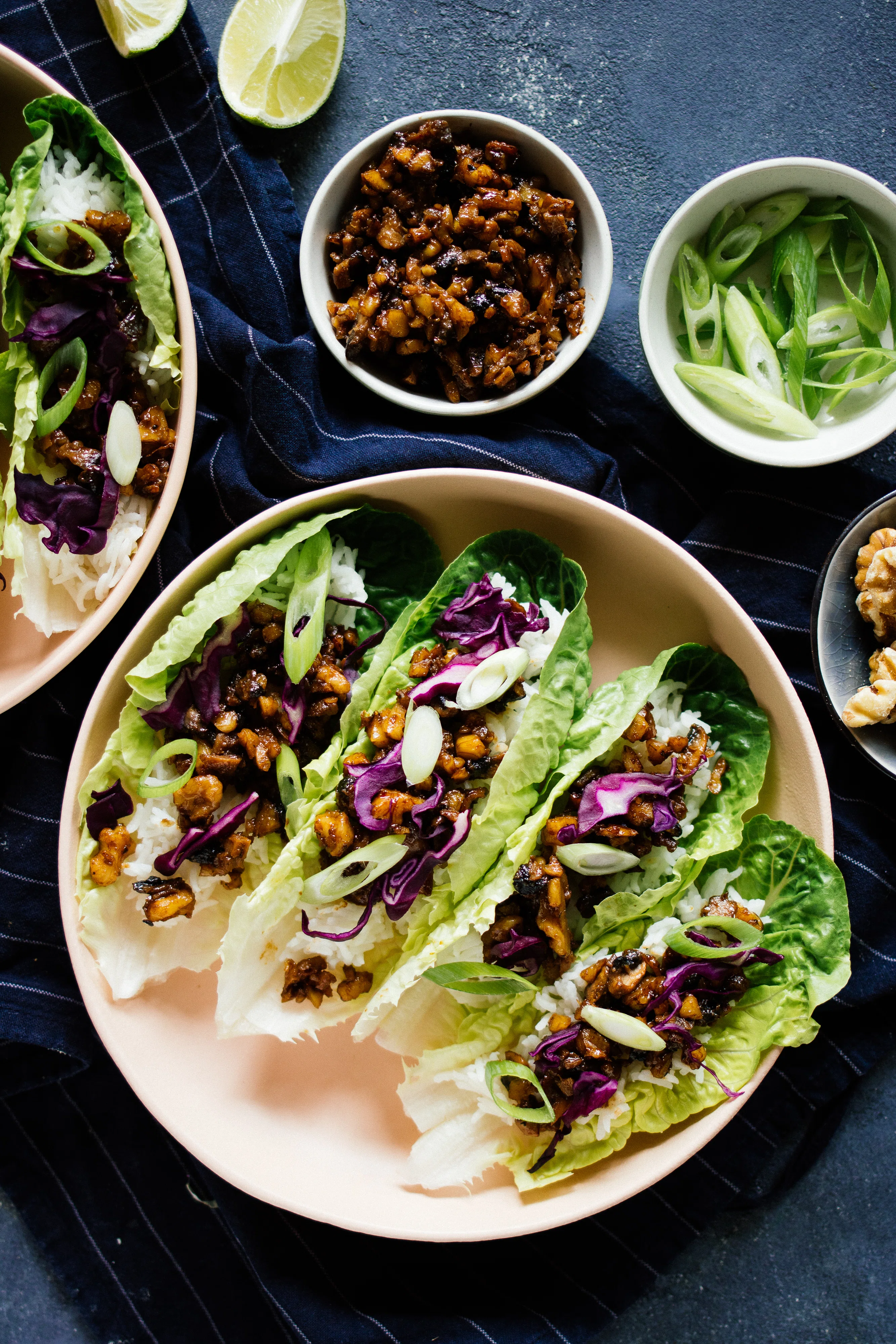 R527 Vegane Lettuce Wraps mit Reis & Pilzen