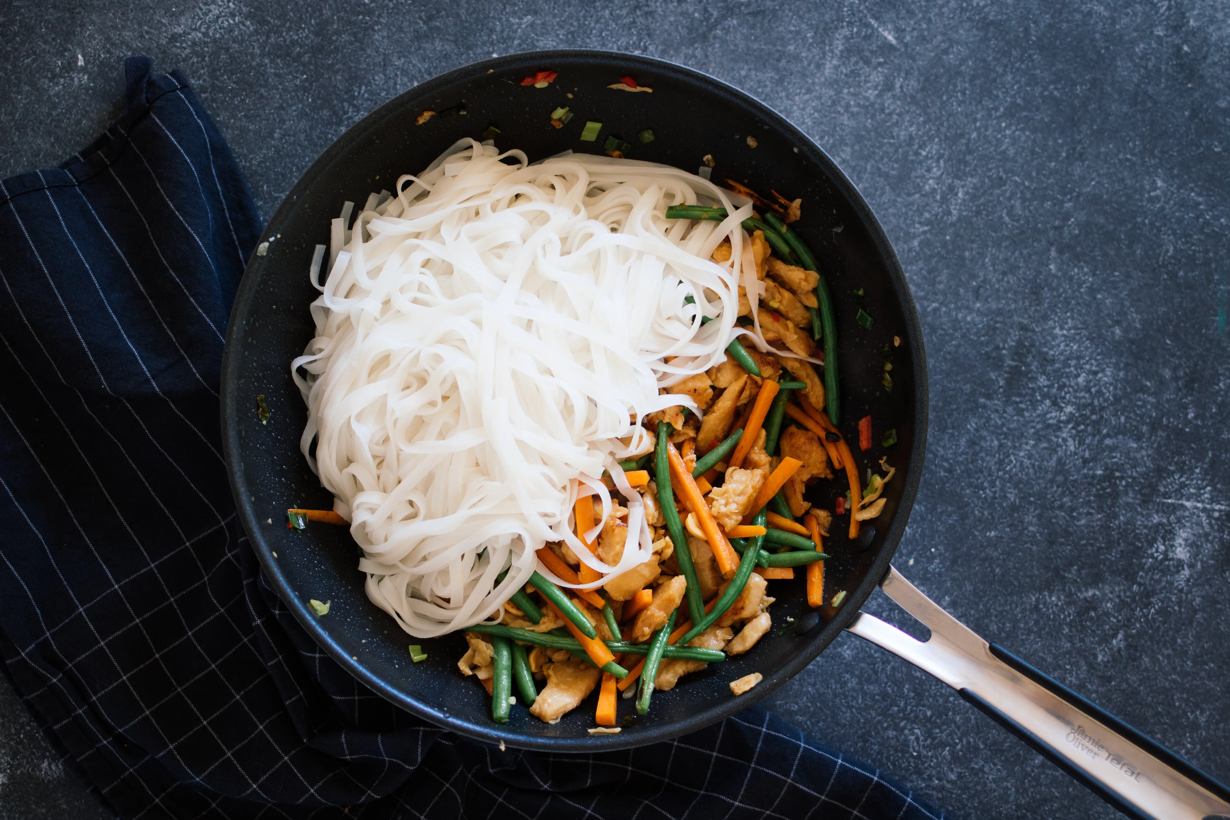 R435 Vegan Pad Thai with “chicken“