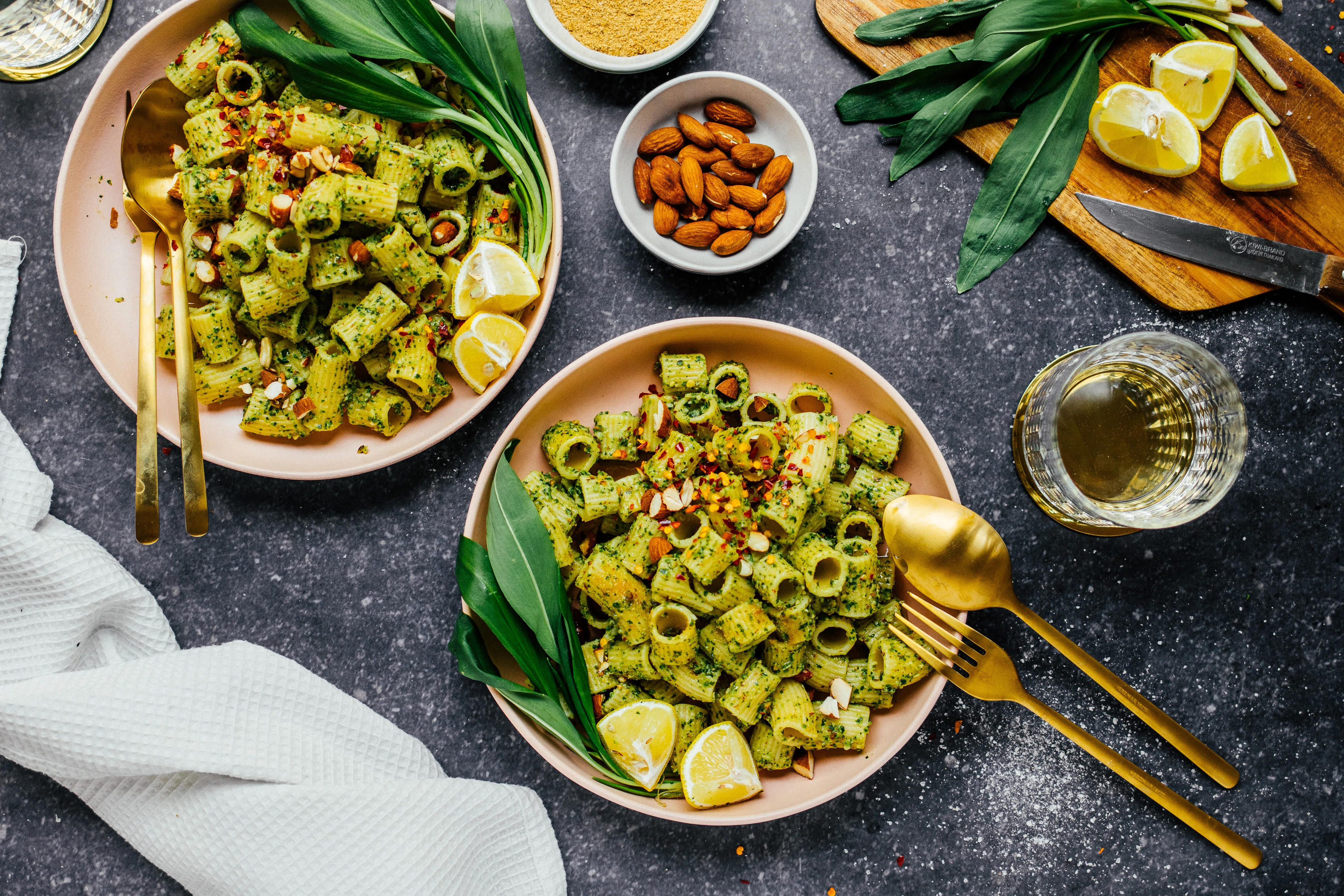 Pasta mit veganem Bärlauchpesto