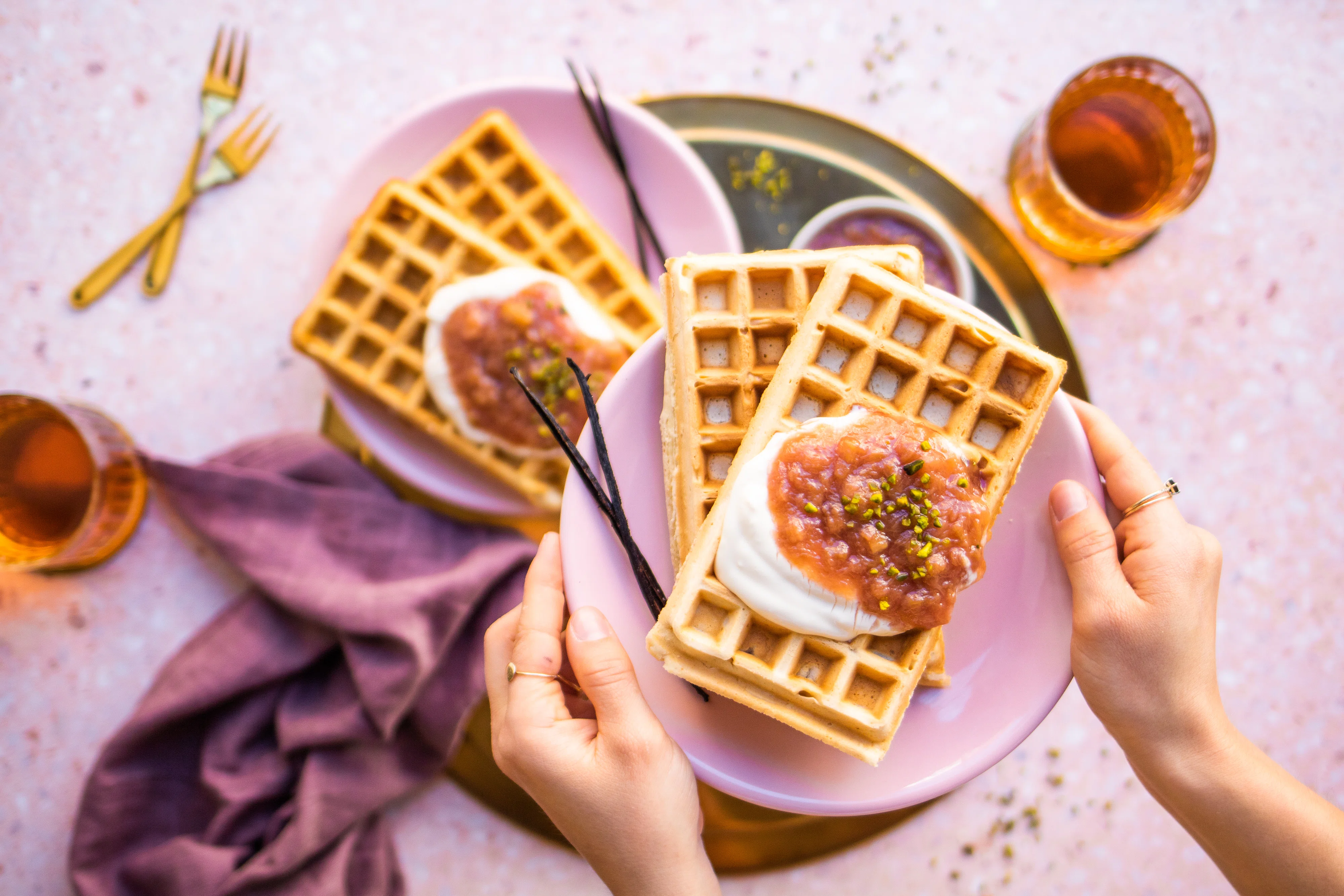 Vegane Vanille-Waffeln mit Rhabarber-Kompott