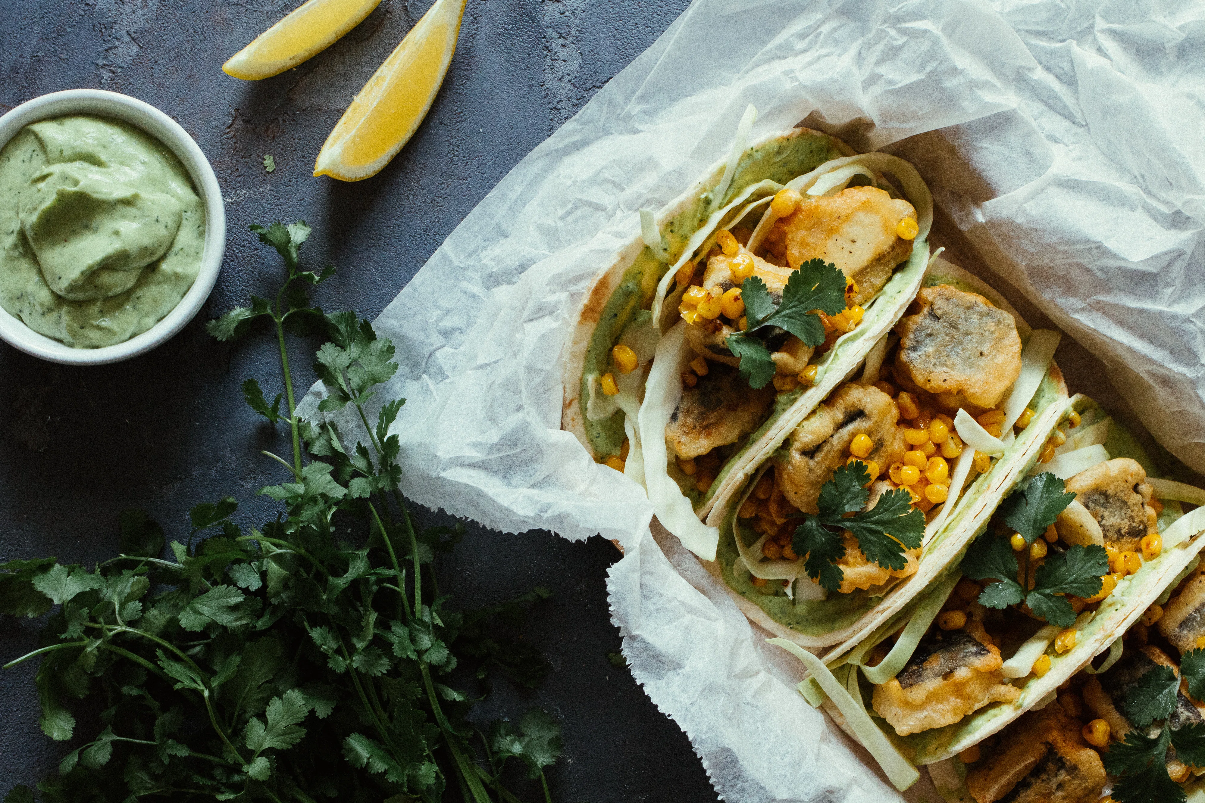 Vegane Fisch-Tacos mit Avocadocreme