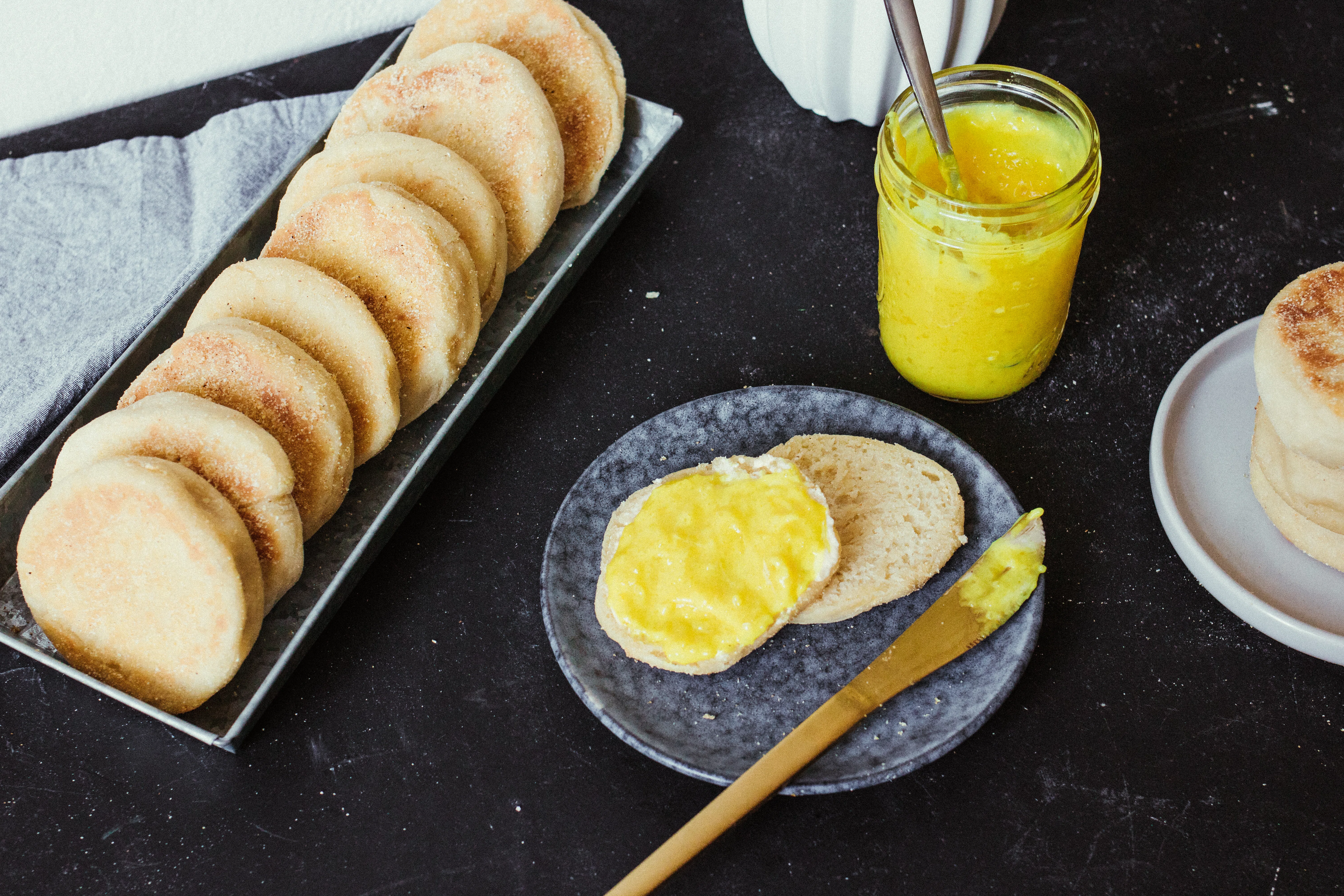 Englische Muffins mit Lemon Curd