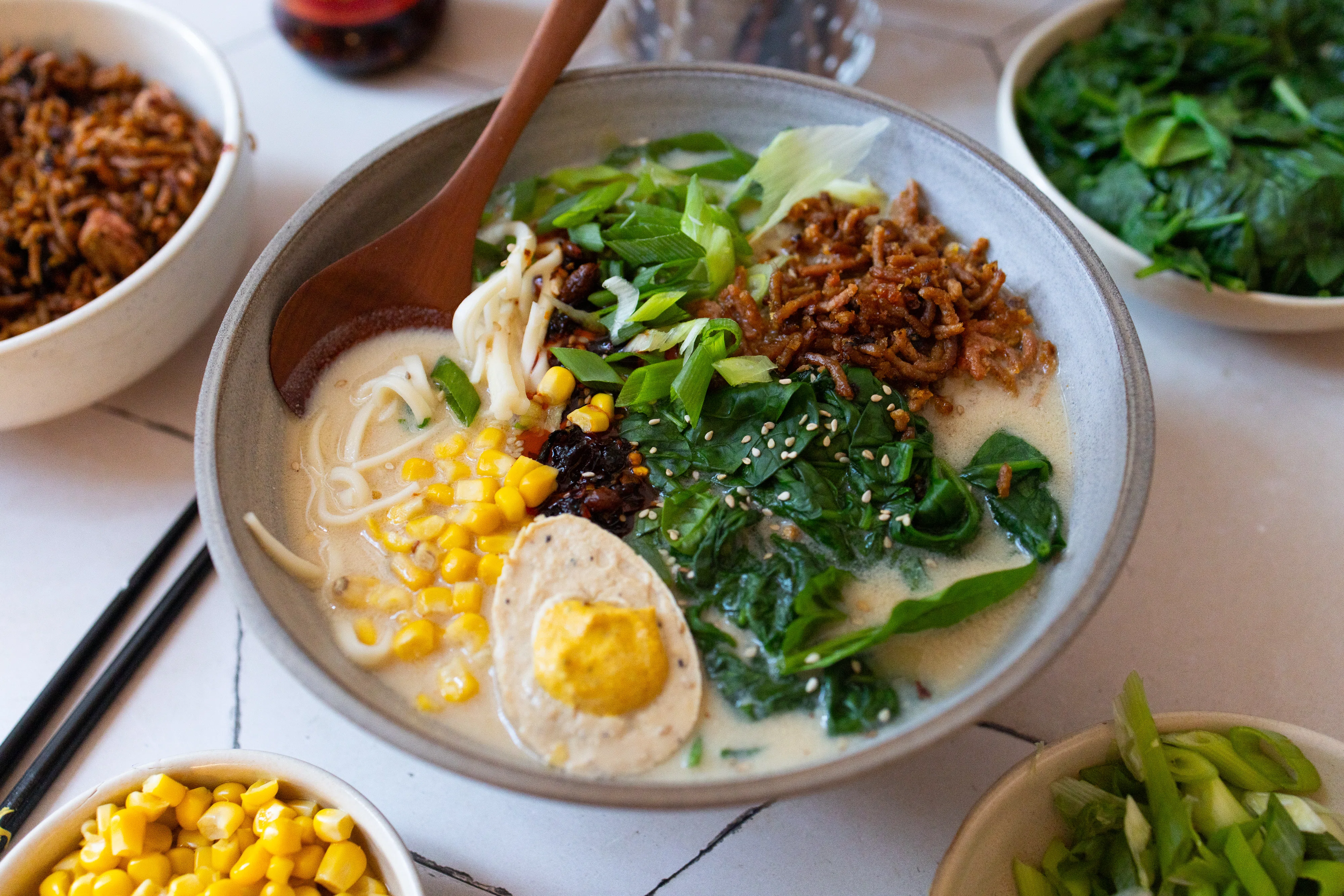 Vegane Tantan Ramen mit veganem Ei