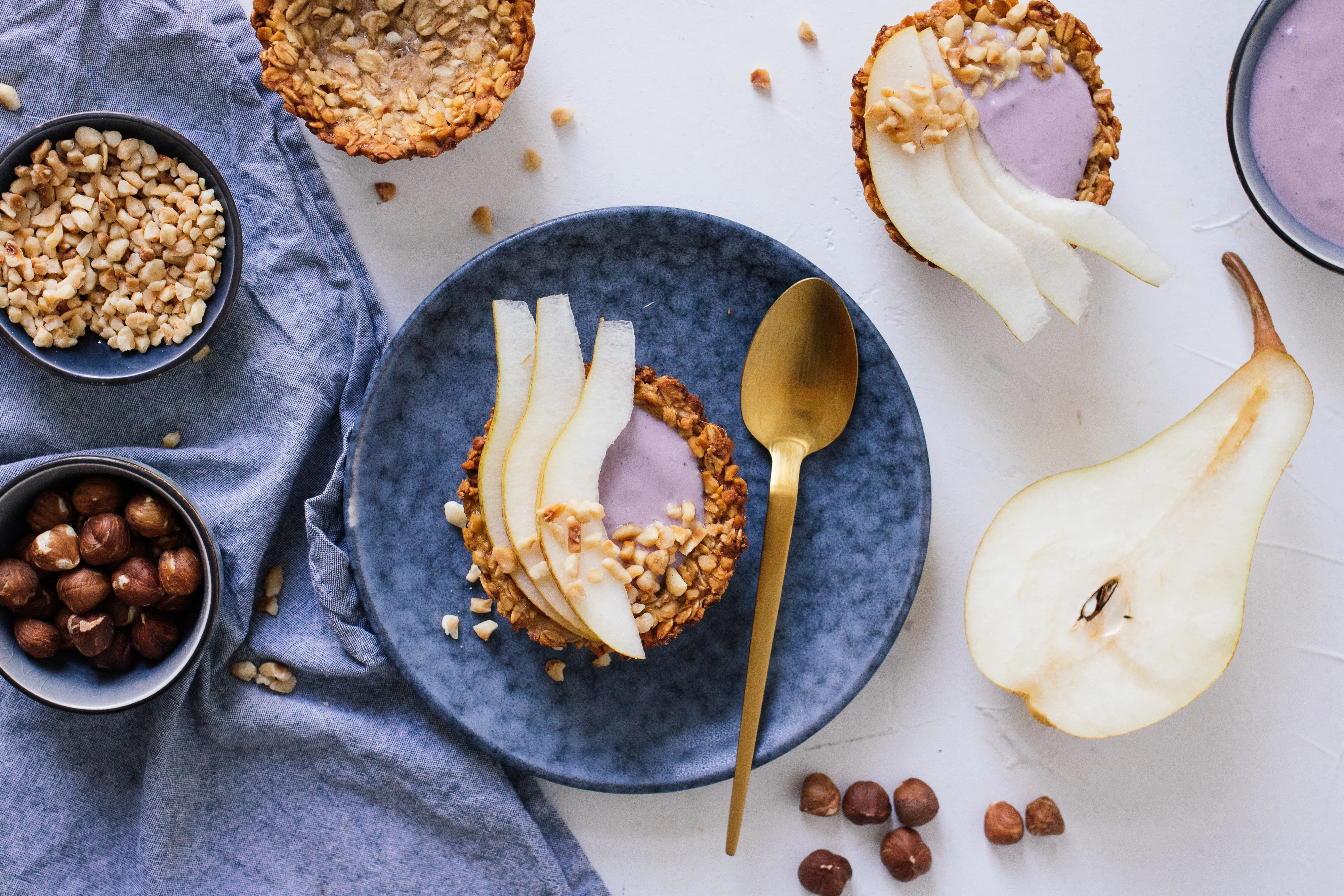 R234 Quick granola cups with blueberry yogurt
